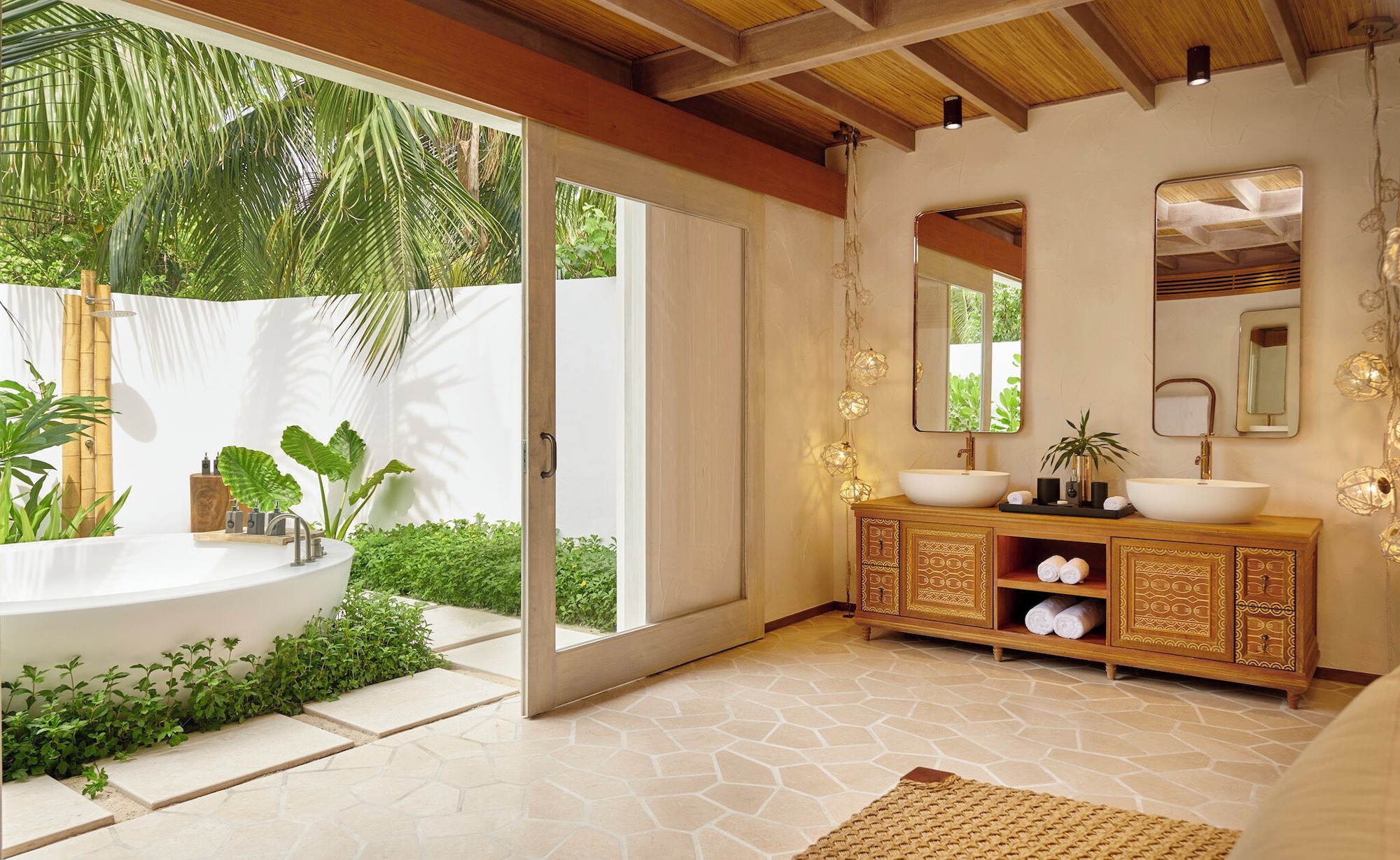 海滩日出别墅 - 带泳池