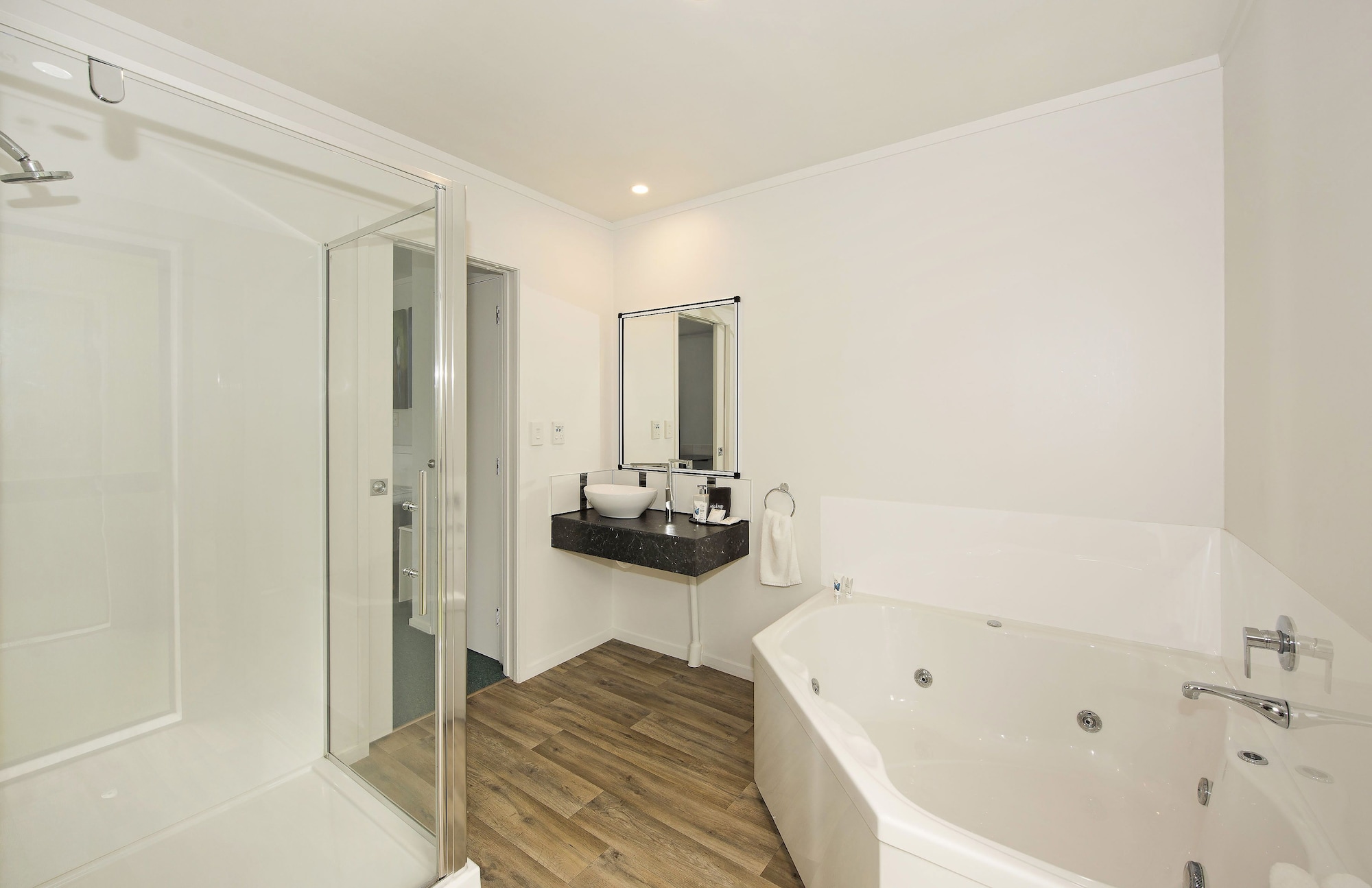 标准一室，无烟，带厨房（一室spa浴缸单元）