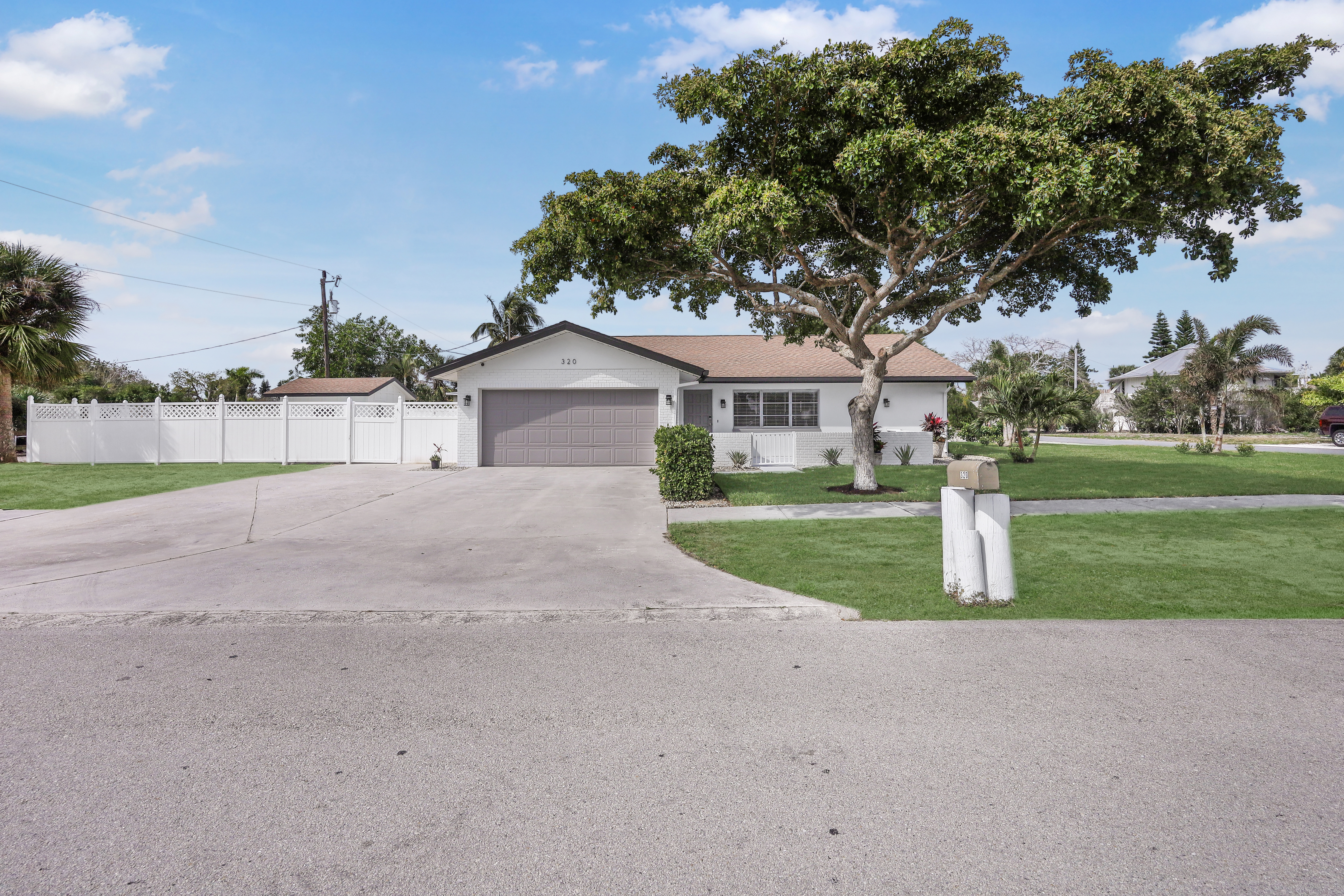 带户外厨房和游戏区的热带绿洲-舒适宜人