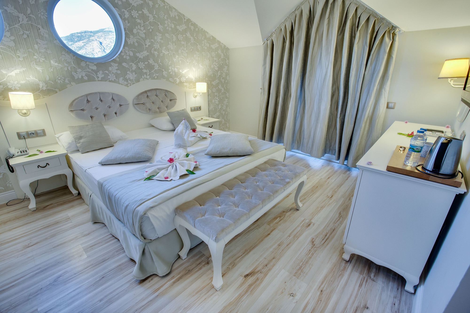 豪华双人房， 1 间卧室