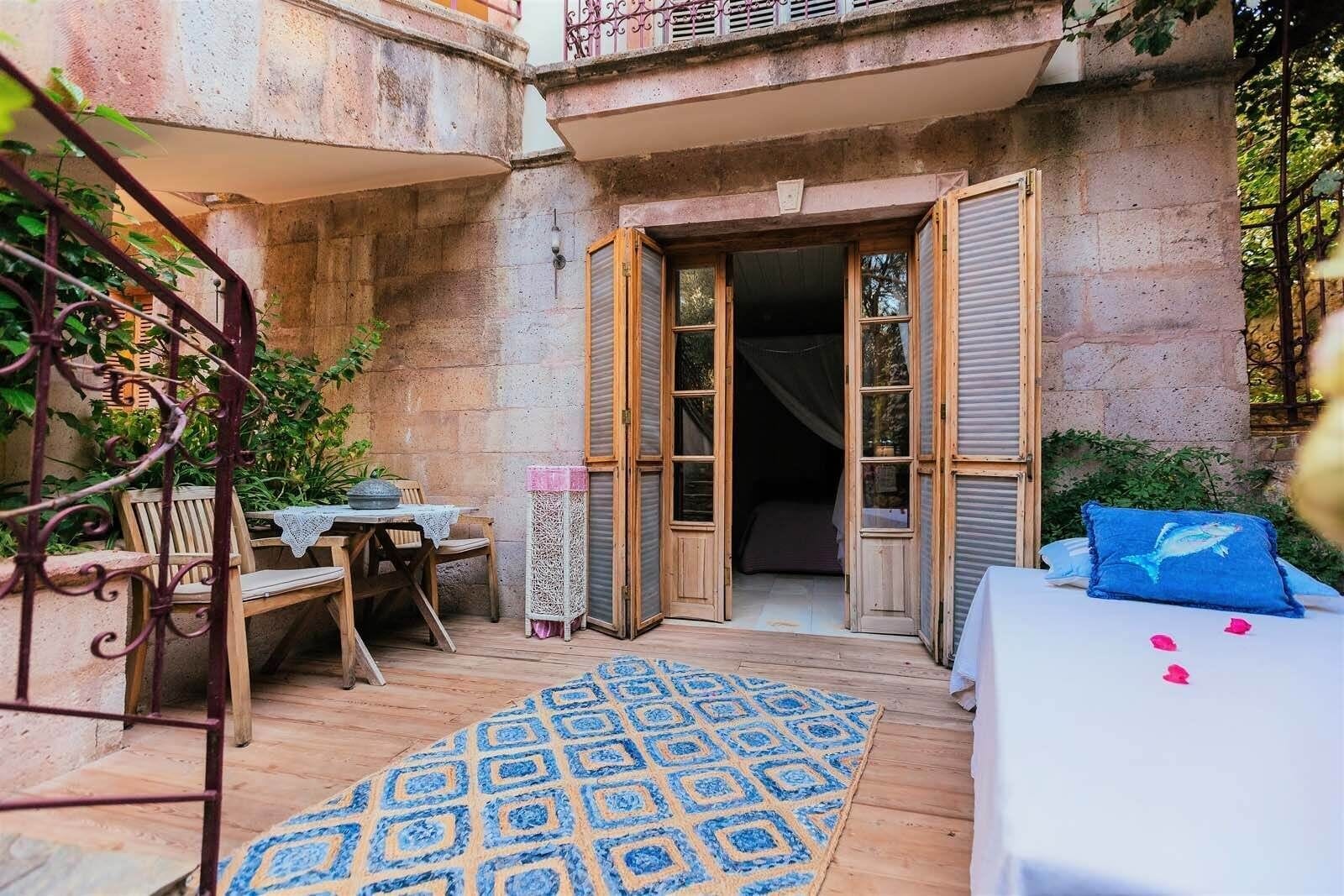 带露台的双人床房