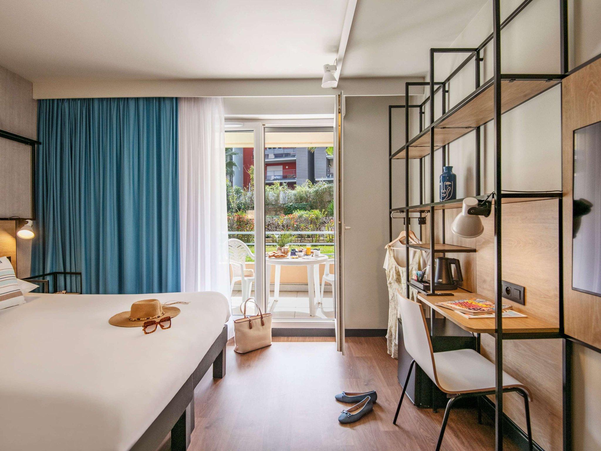 高级房 - 带双人床和阳台