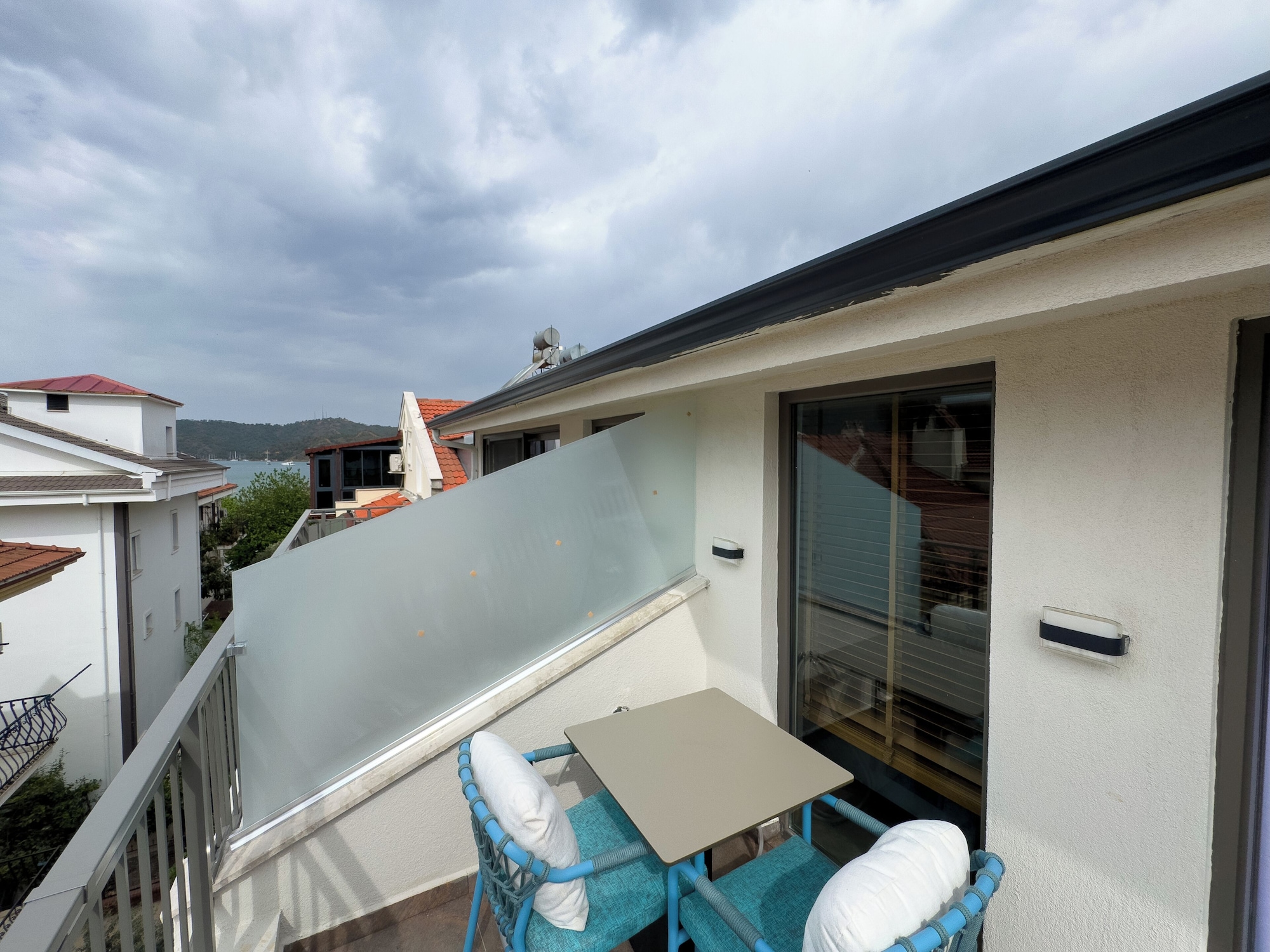 标准双人房， 1 张特大床， 山景