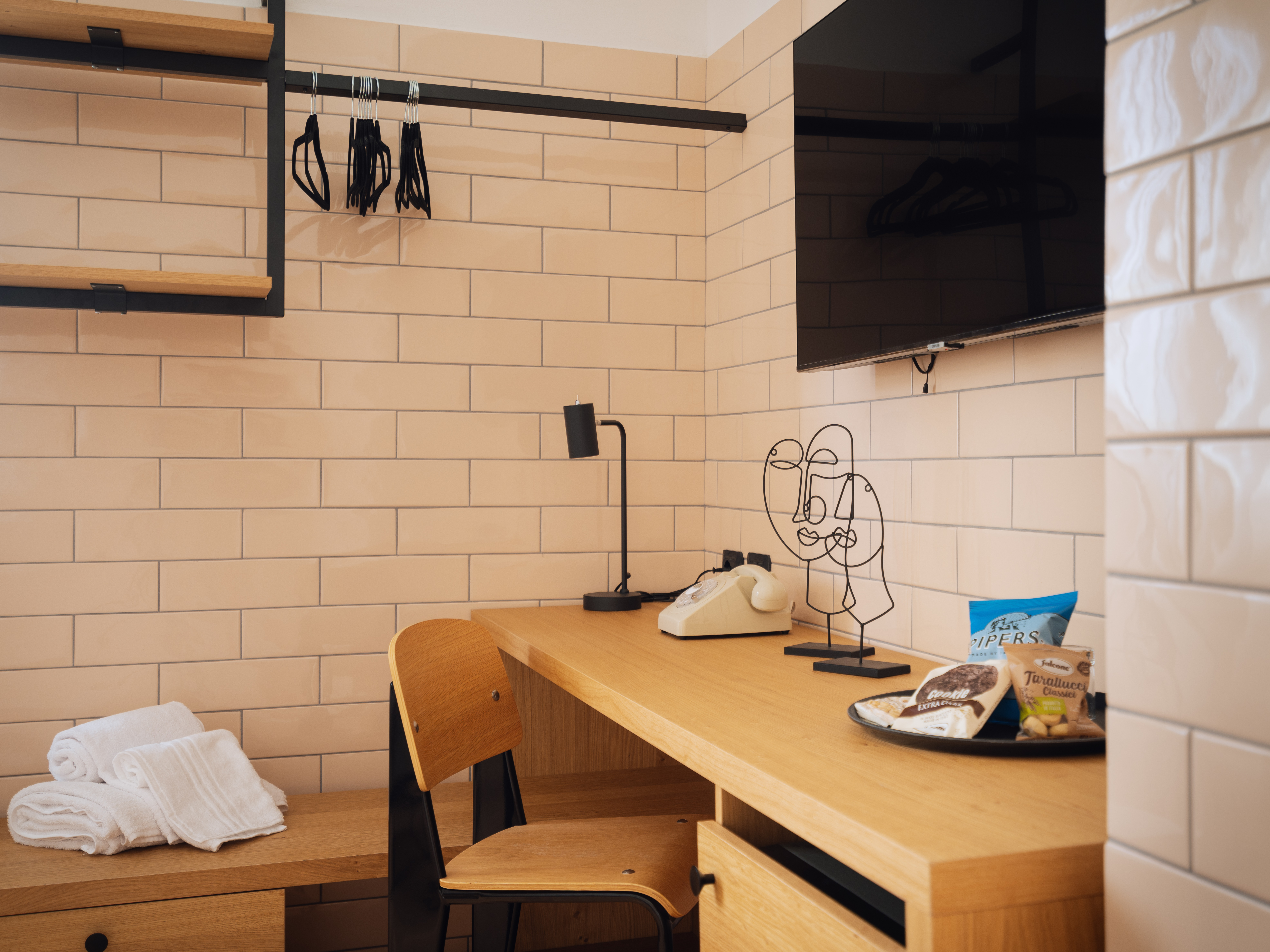 带阳台的小型套房