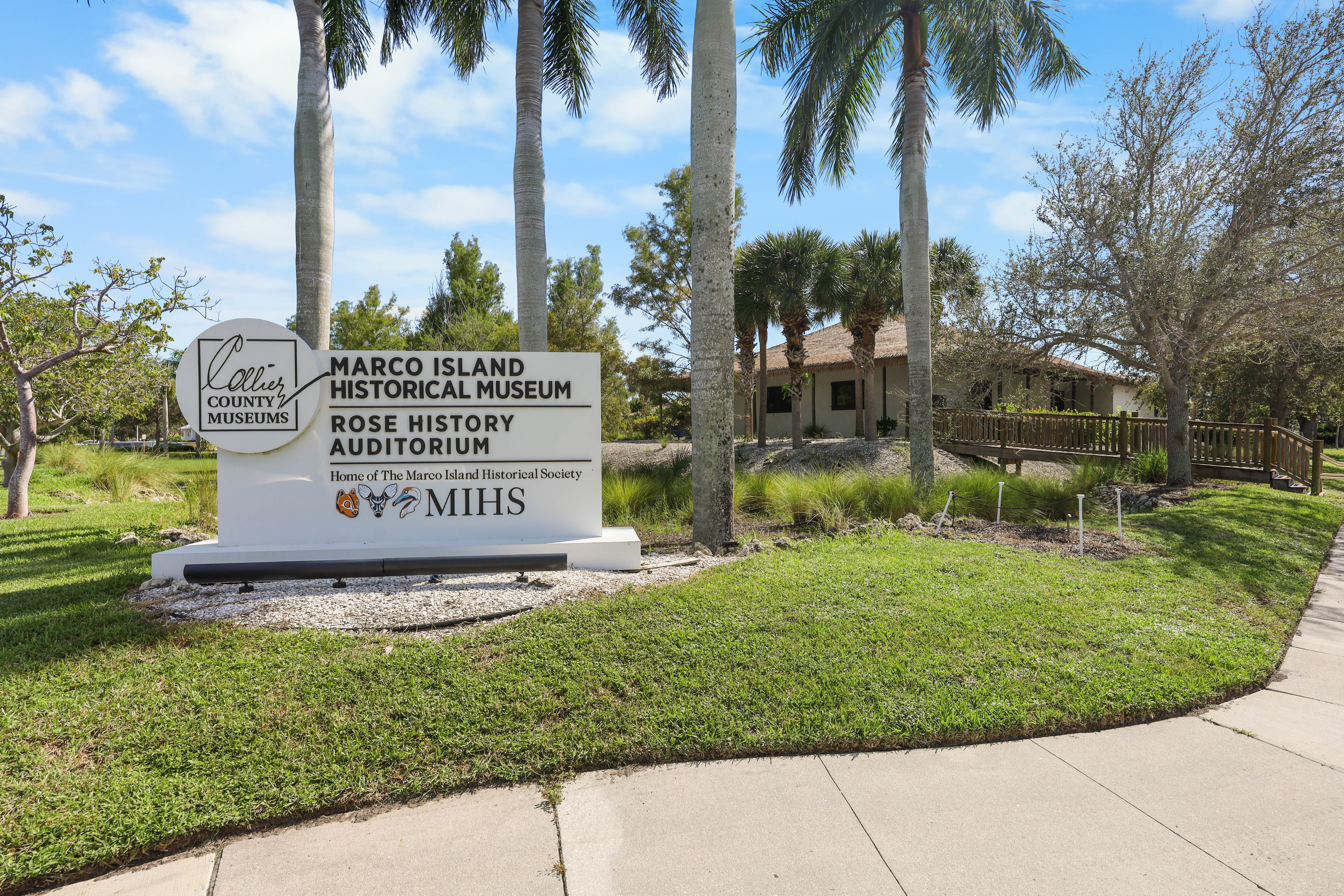 带户外厨房和游戏区的热带绿洲-舒适宜人