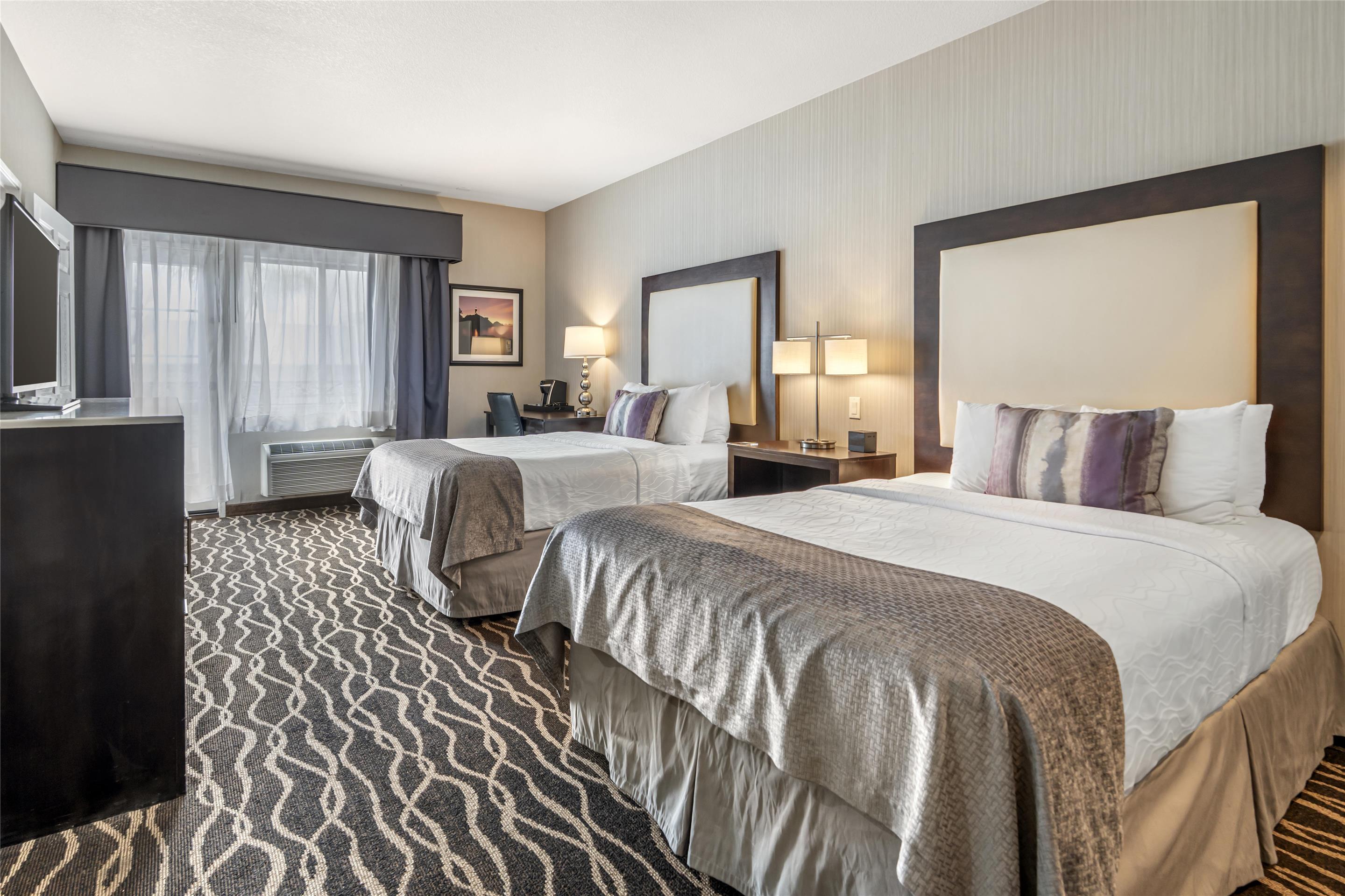 行动无障碍两张双人床房带步入式淋浴