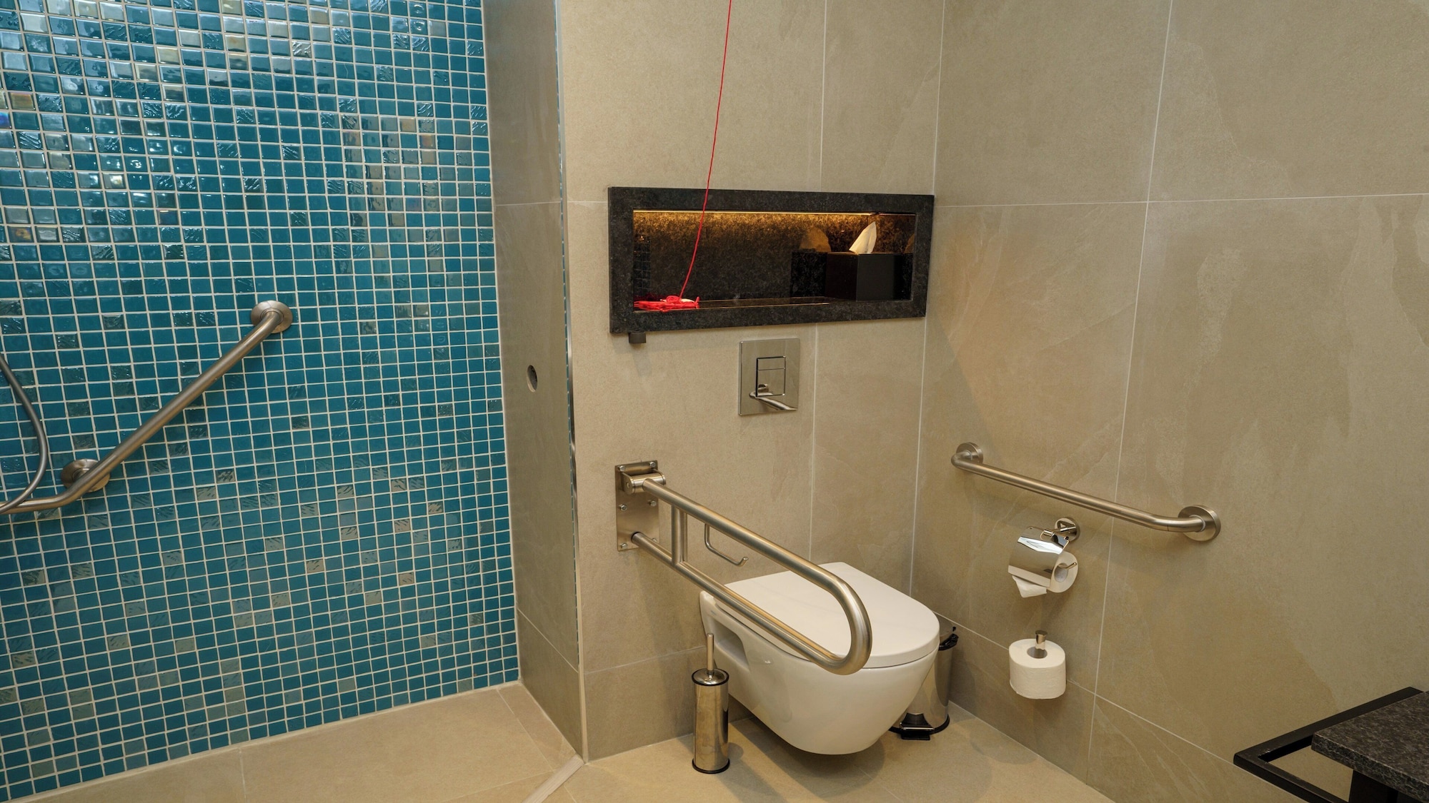 无障碍标准特大床房，庭院景观