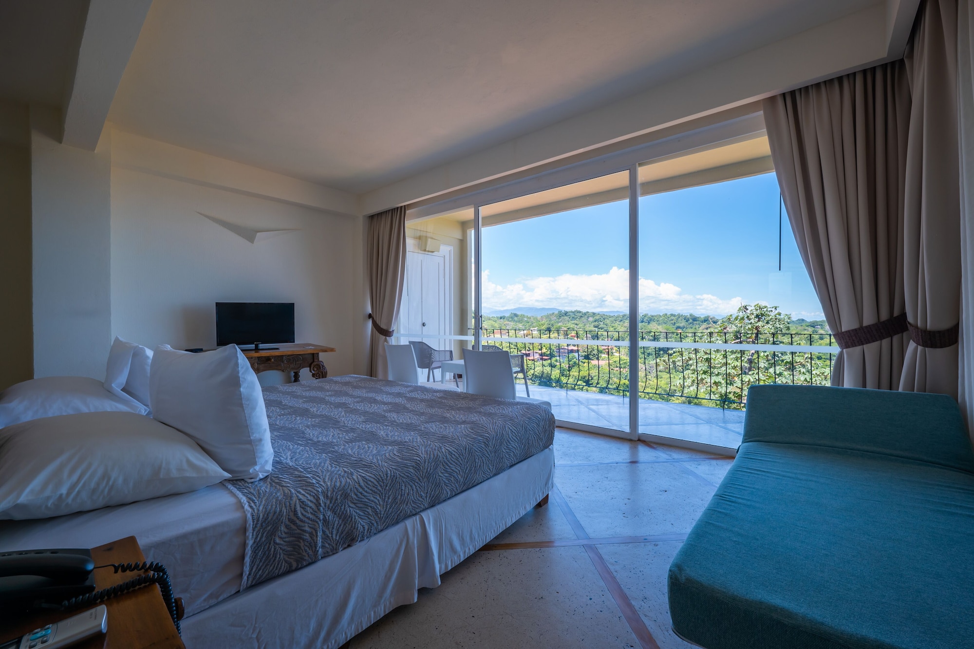 尊贵日出海景房