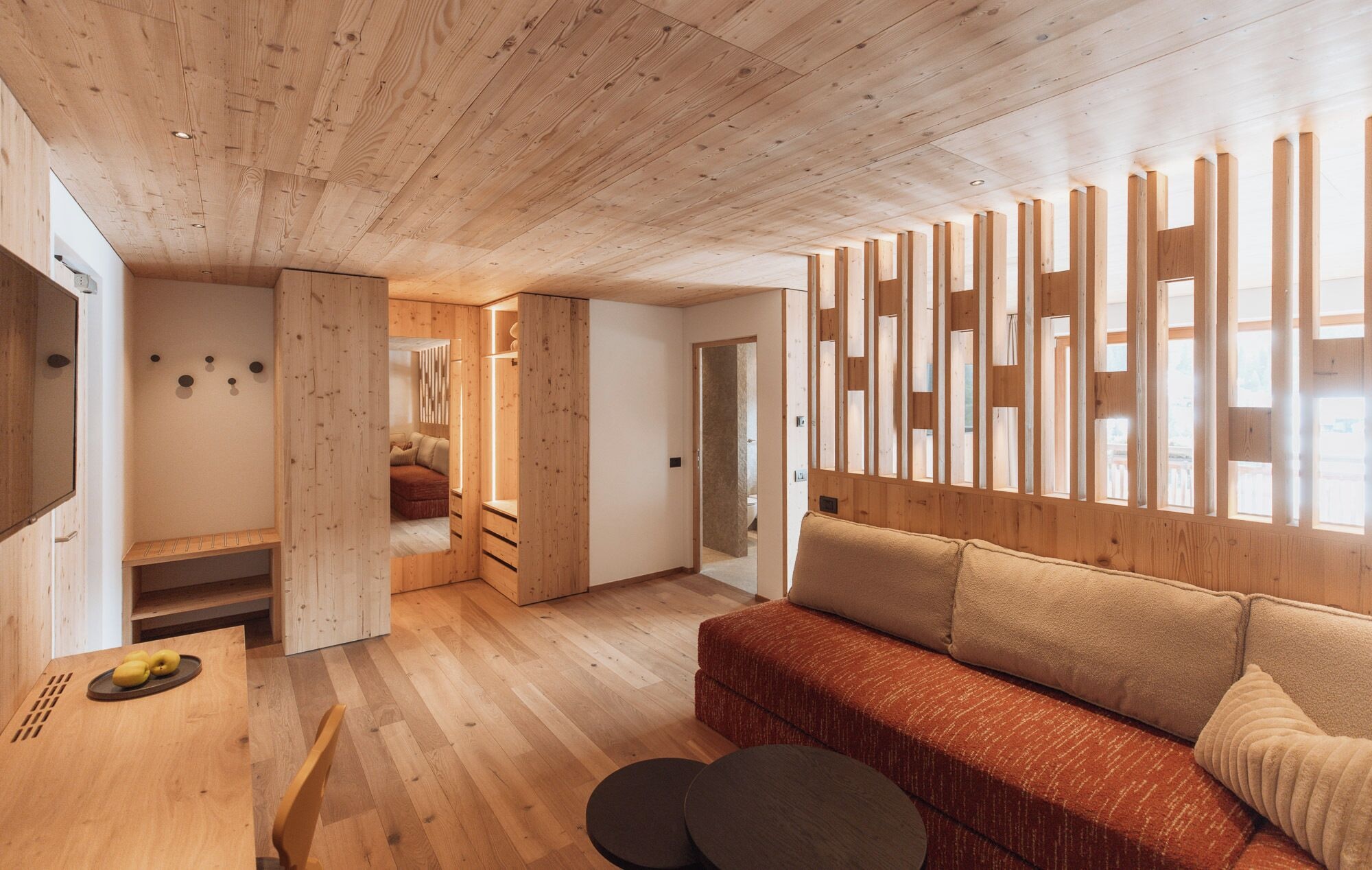 带阳台的小型套房