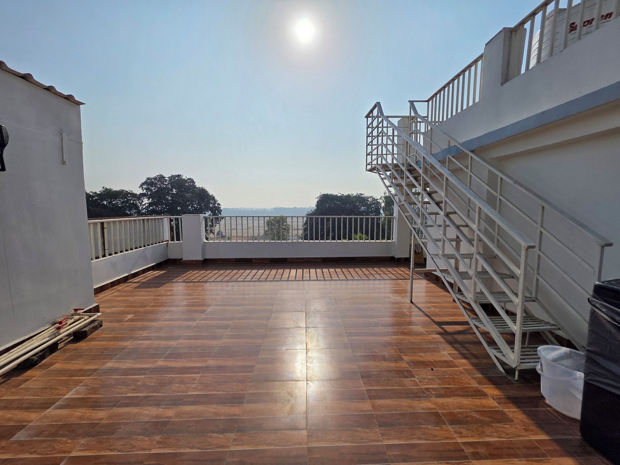 奢华公寓， 多张床， 阳台， 城市景观