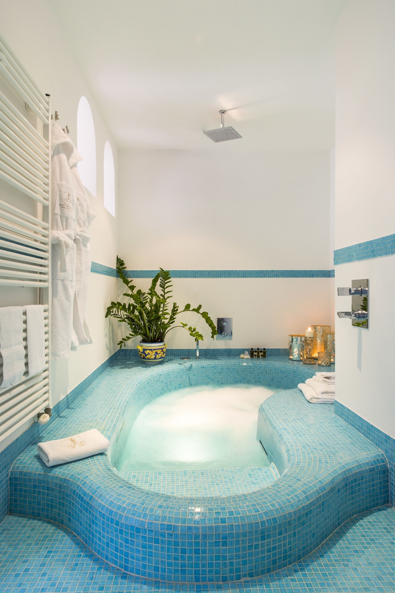 奢华套房， 1 张特大床和 1 张梳化床， 露台