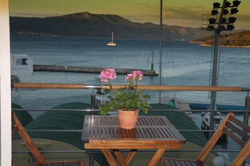 带阳台的海景双床间