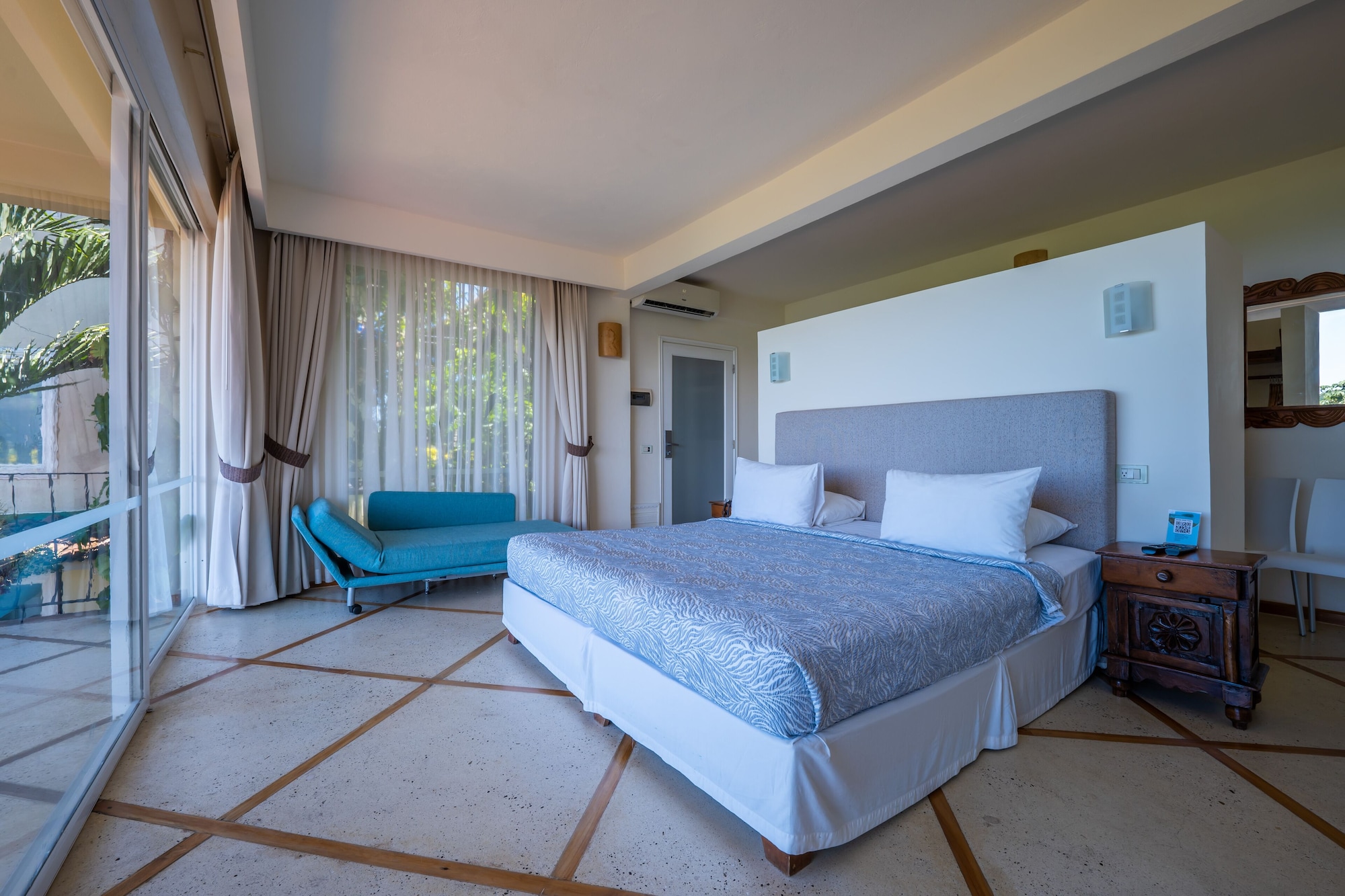 尊贵日出海景房