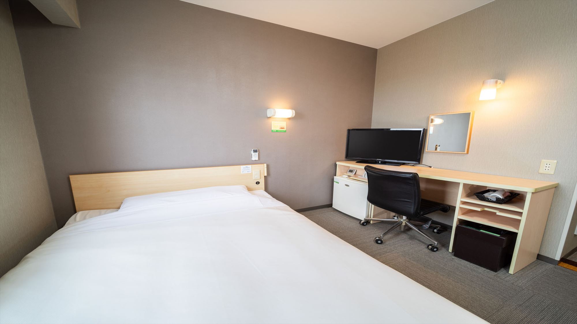 无烟标准房 床尺寸140cm 1张双人床