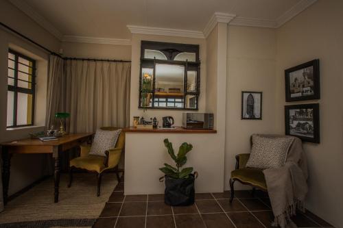 带山景的双人间