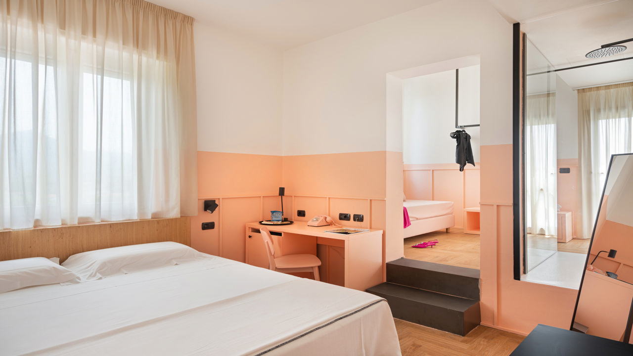 带露台的小型套房