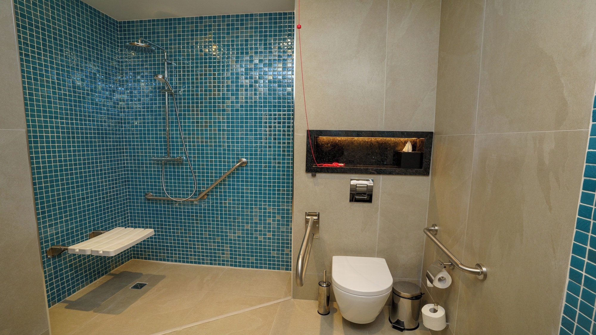 无障碍标准特大床房，庭院景观