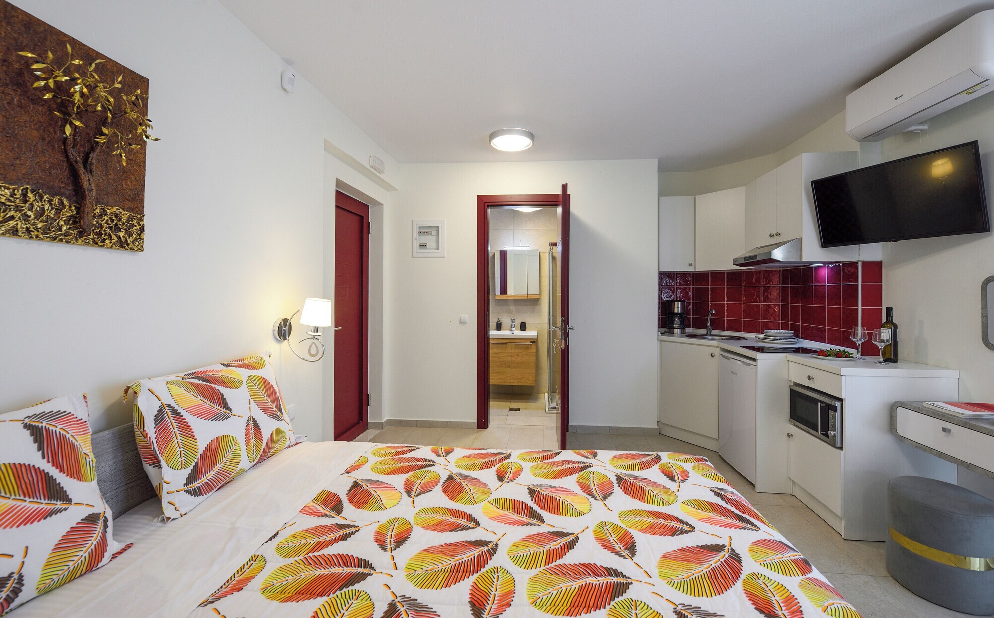 带阳台和海景的豪华双人房