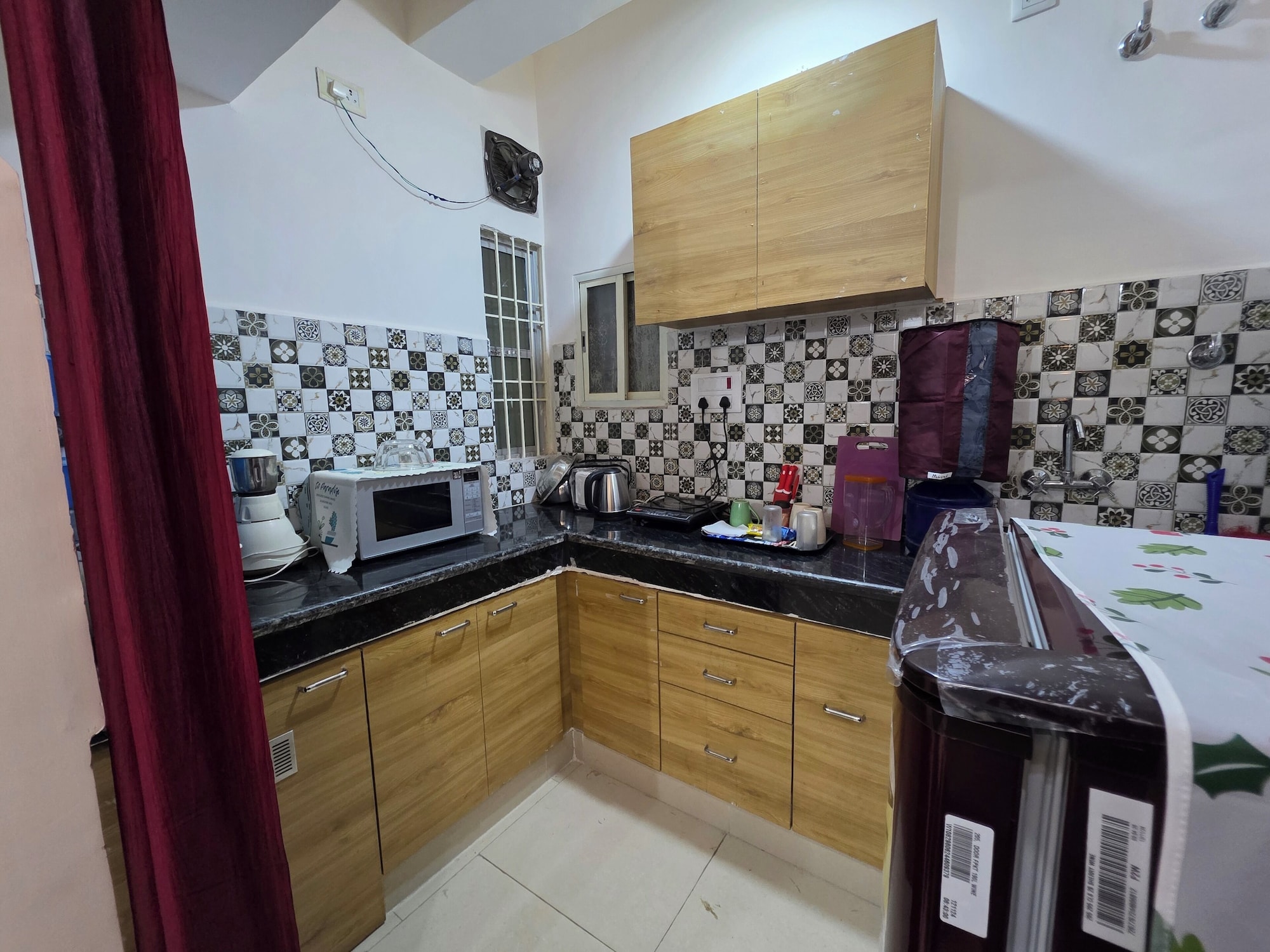 奢华公寓， 多张床， 阳台， 城市景观