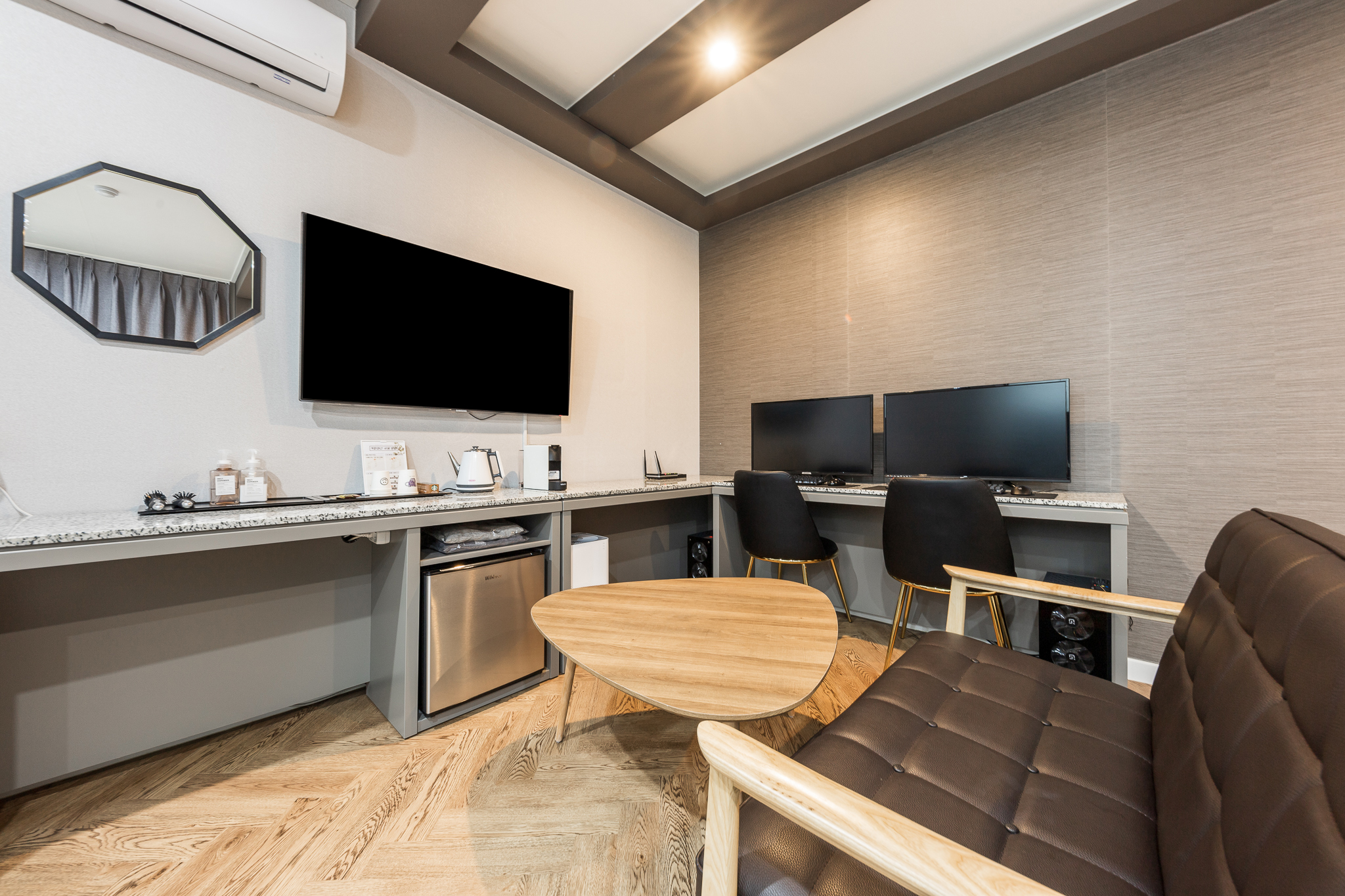 Vip雙床房（情侶電腦，星巴克膠囊咖啡，Netflix免費觀看）