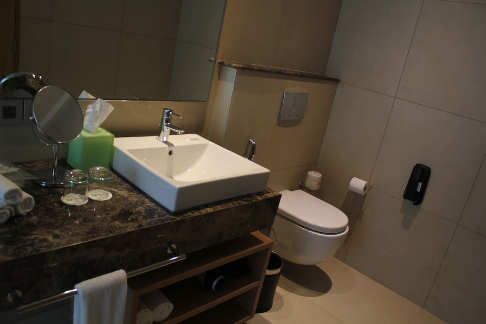 特大床套房-可吸煙