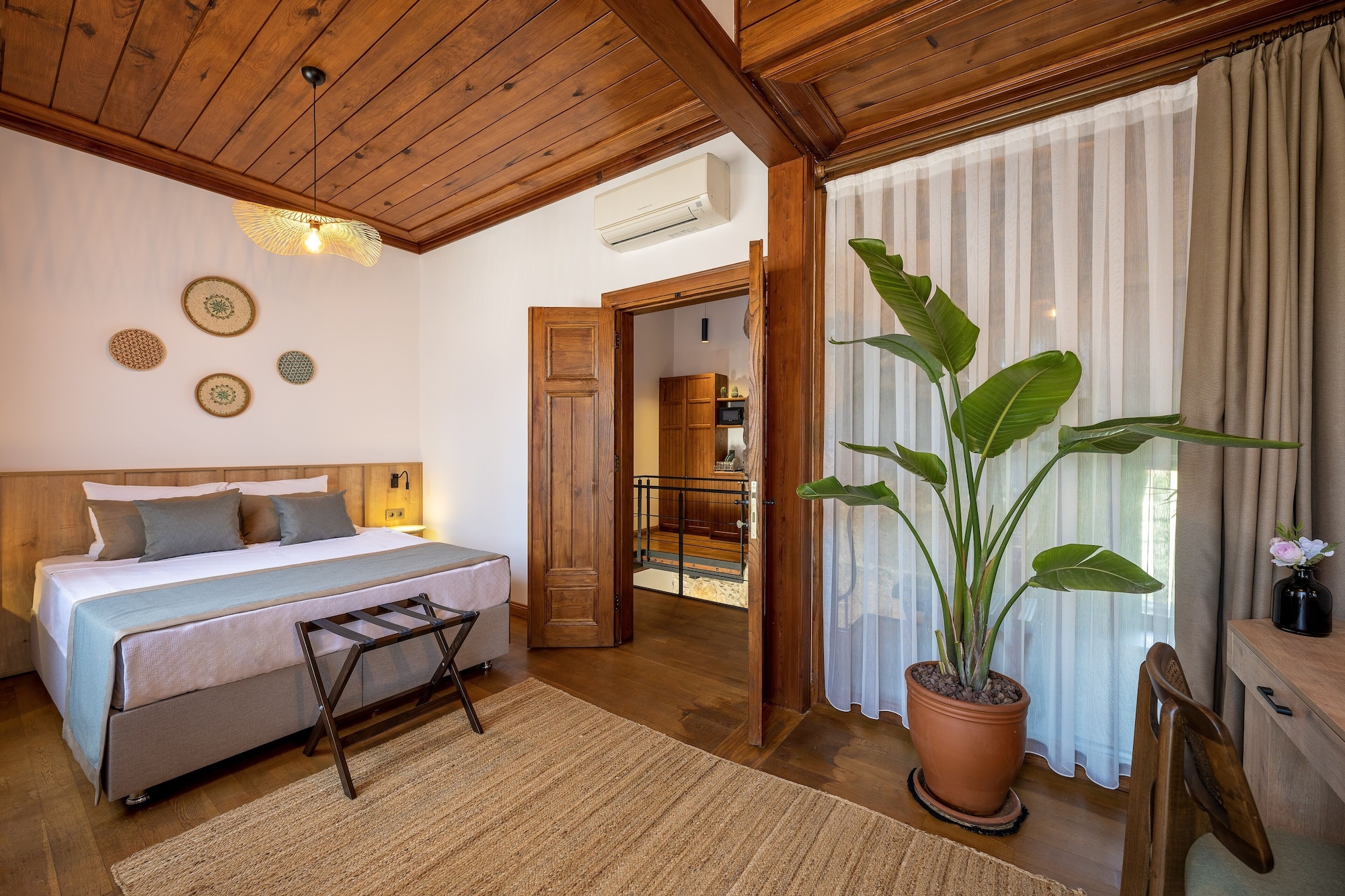 独特套房， 2 间卧室， 副楼