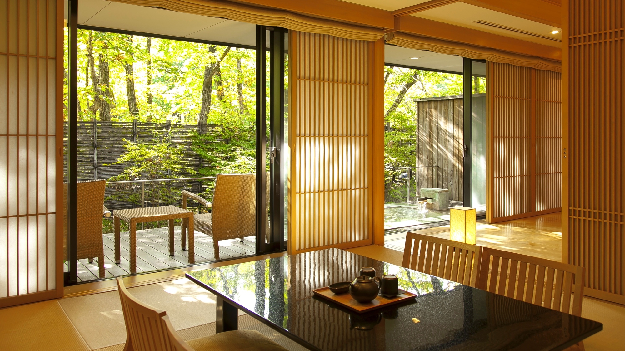 豪华双人和洋式房（园景，无烟，花园水疗套房特大床）