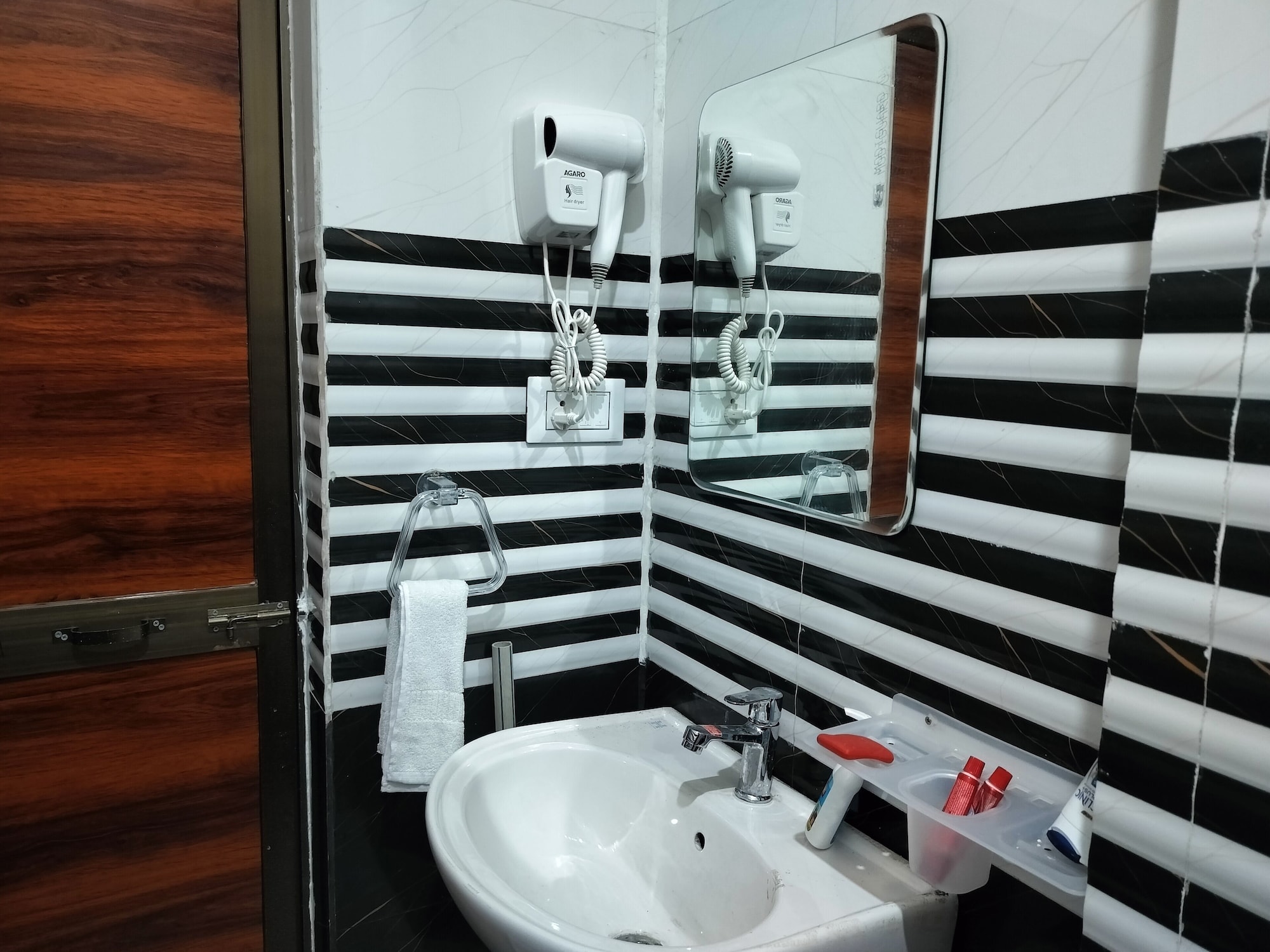 奢华公寓， 多张床， 阳台， 城市景观