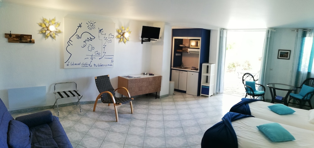 Comfort Studio, Terrace, Pool View (Cocteau)