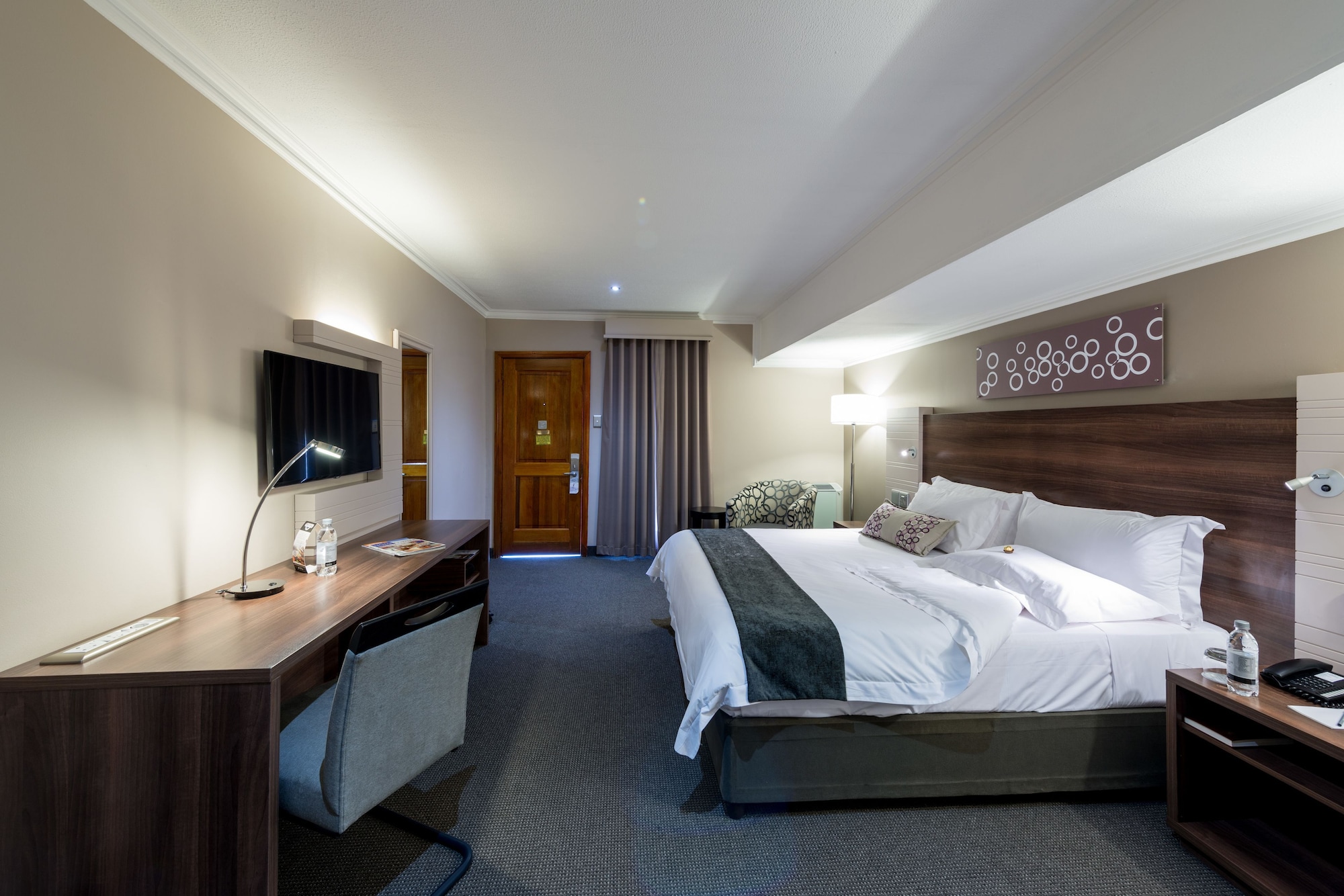 行政房， 1张特大床 （Silverbirch King 4*）