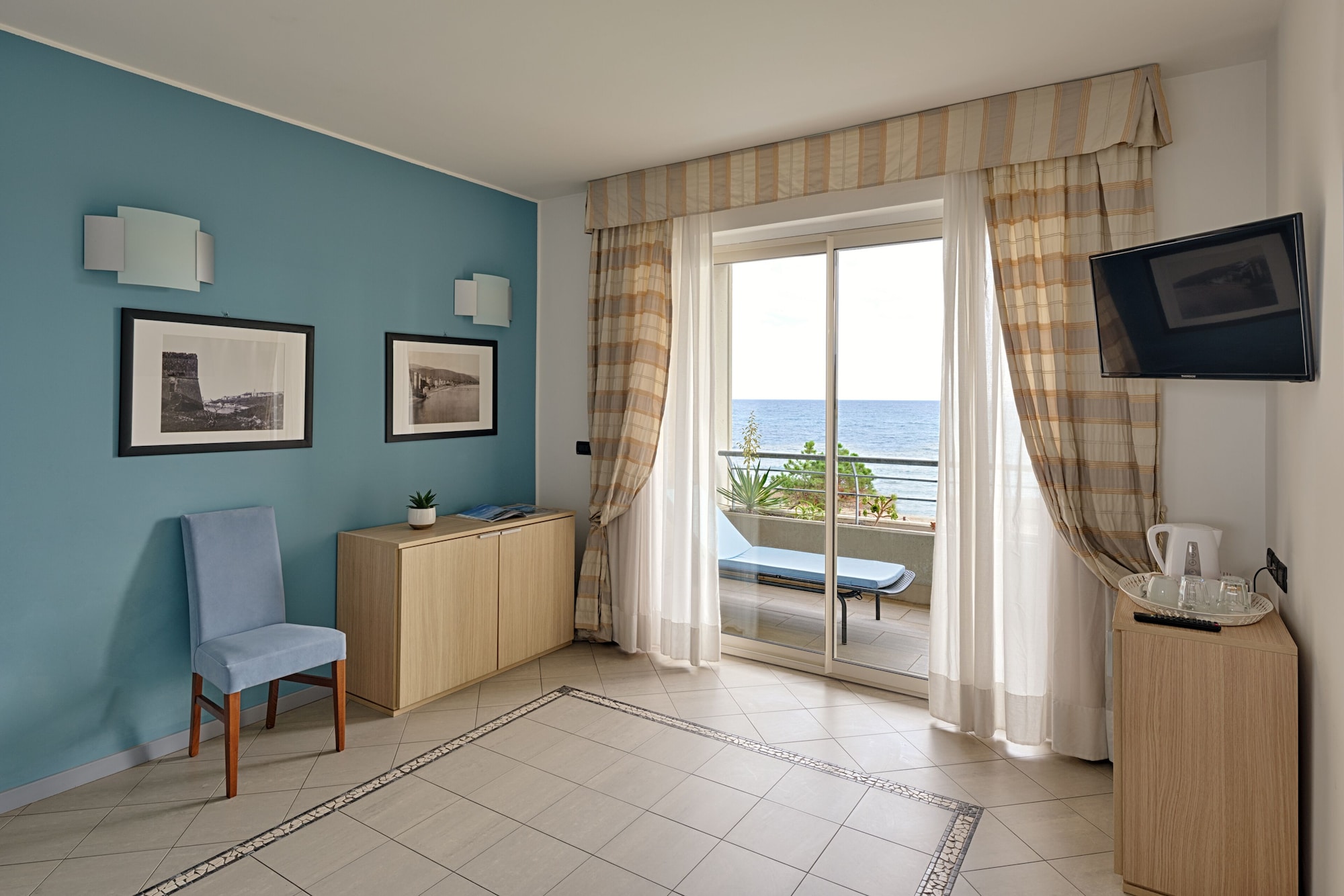 小型套房（带海景的）