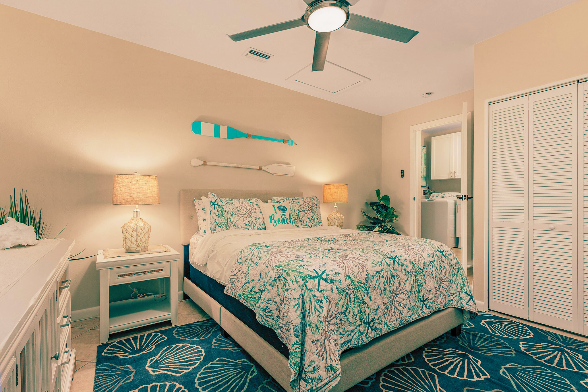 那不勒斯绿洲泳浴、Tiki酒吧、街机和火炉