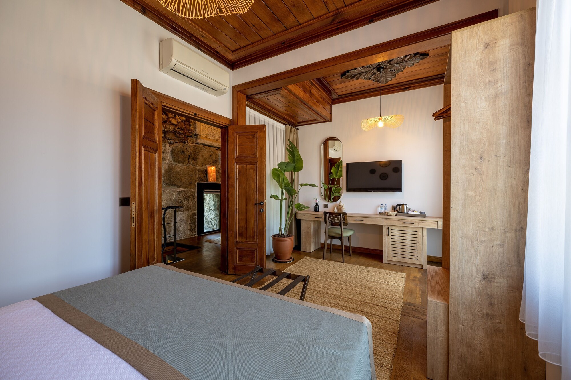 独特套房， 2 间卧室， 副楼