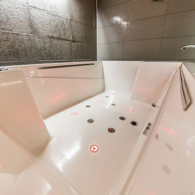 Suite P (2-Person Bathtub) 첼로 호텔 쿠폰