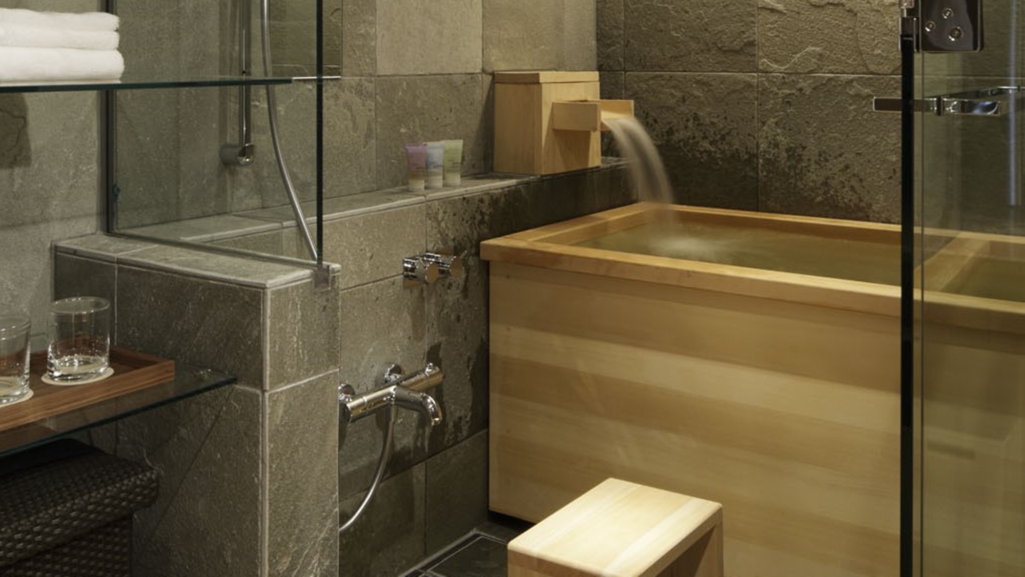 无烟豪华和洋式双床房-园景（小型尊贵套房）