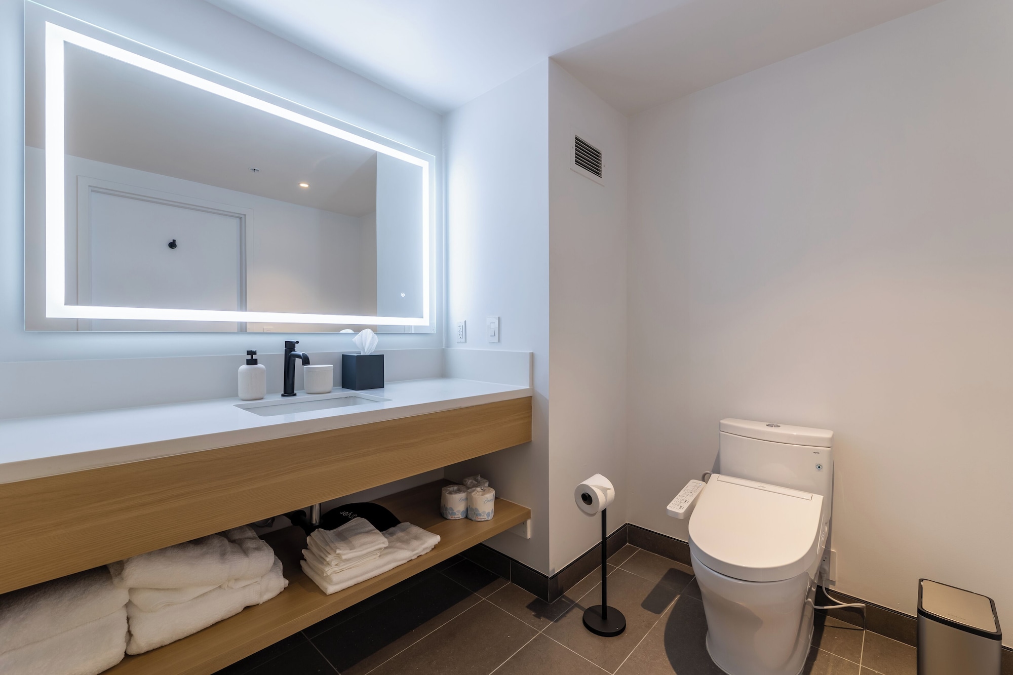 豪华大床房带阳台-禁烟