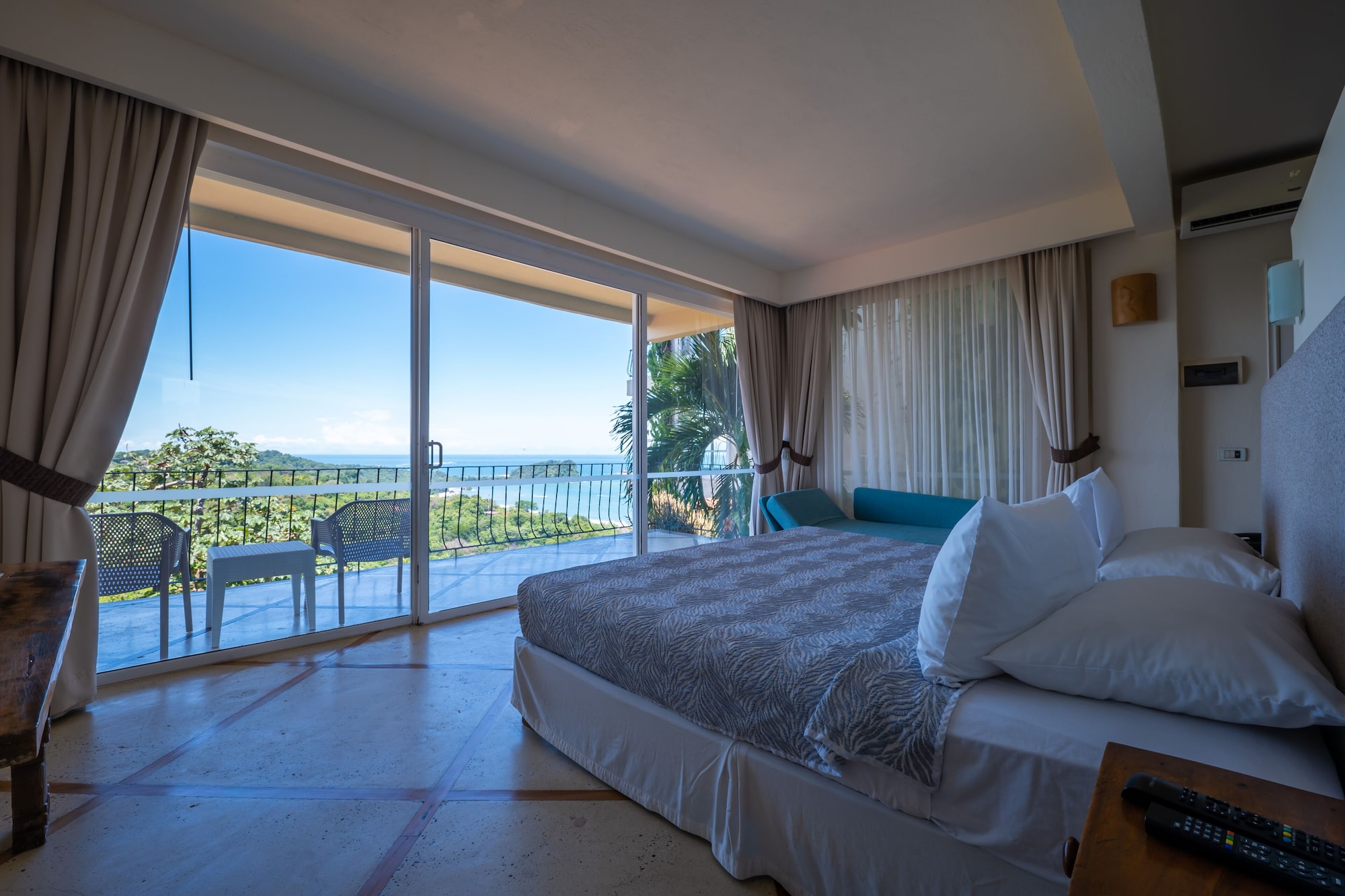 尊贵日出海景房