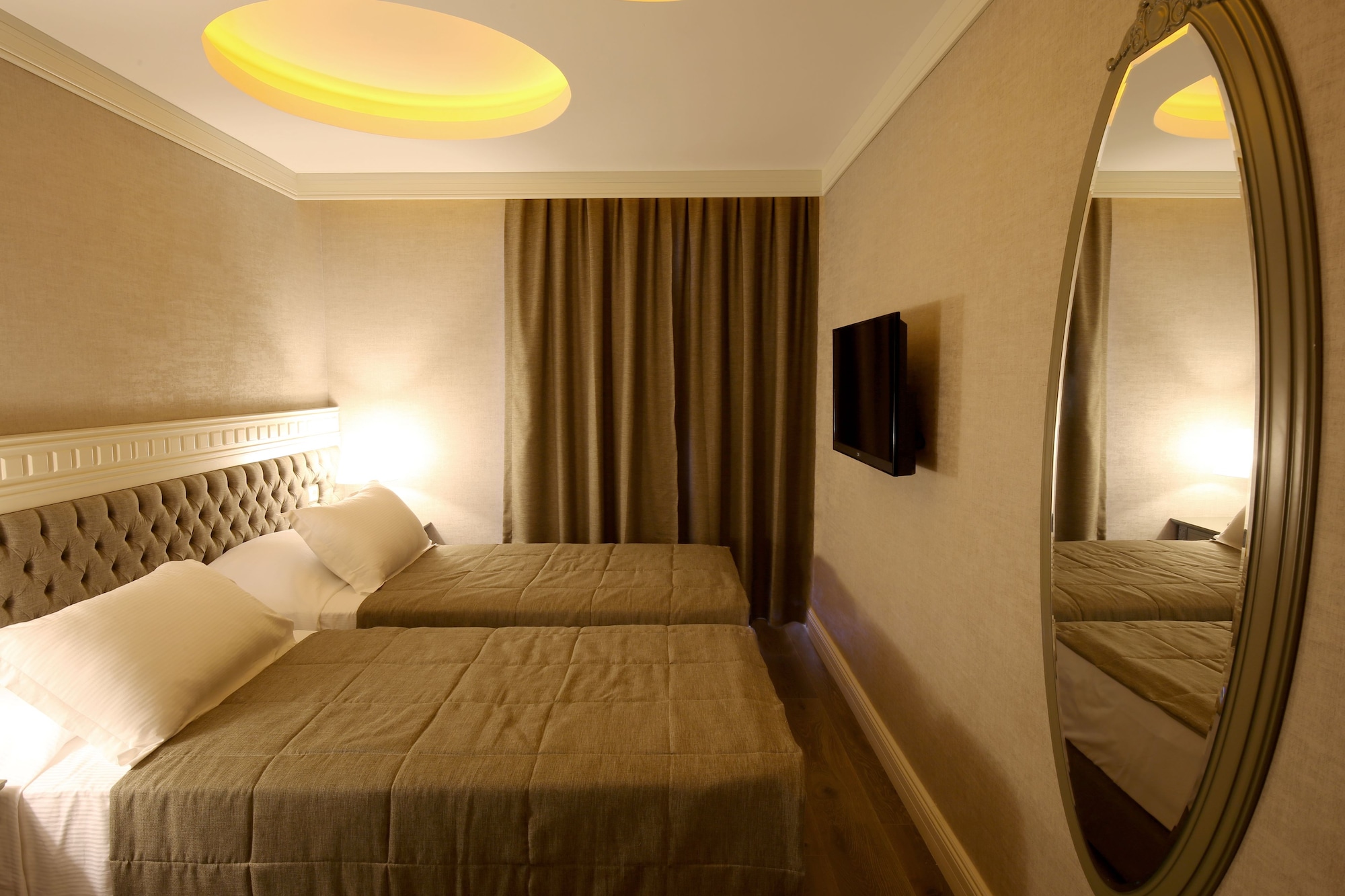 泳池景两卧室套房