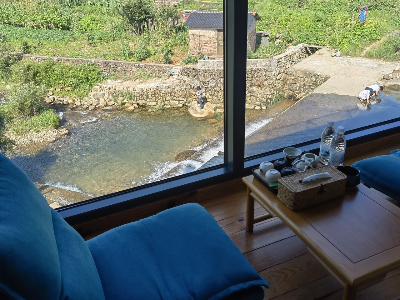 1 Room (King Bed) (Window)