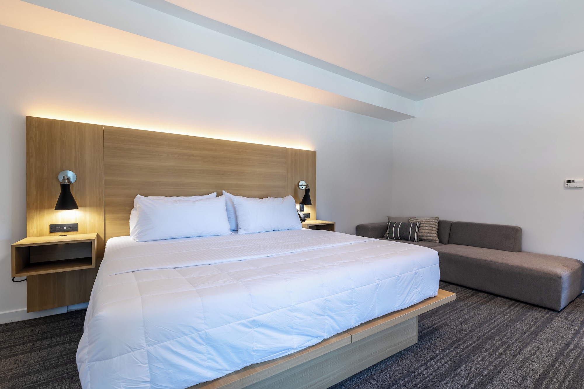 豪华大床房带阳台-禁烟