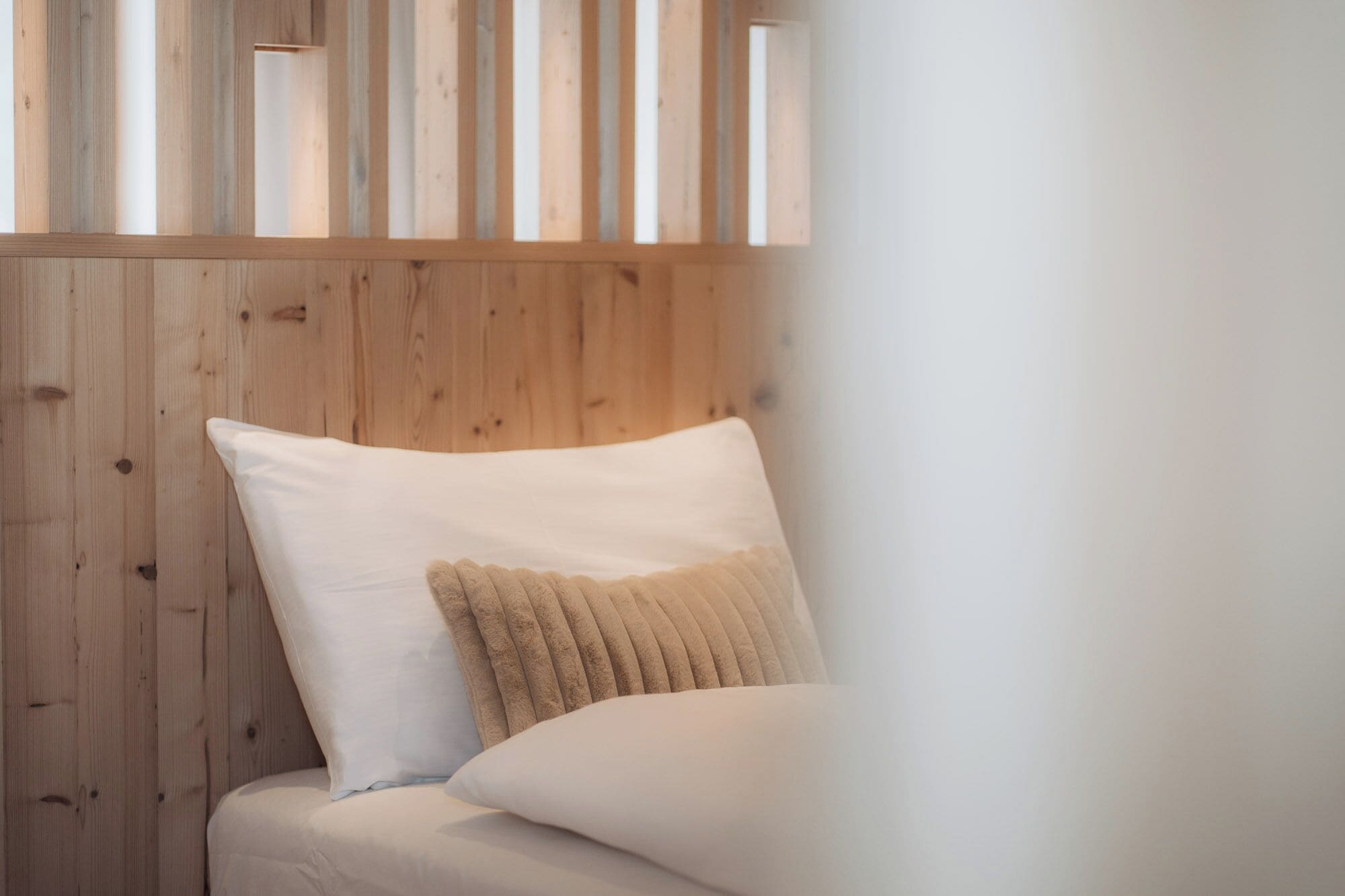 带阳台的小型套房