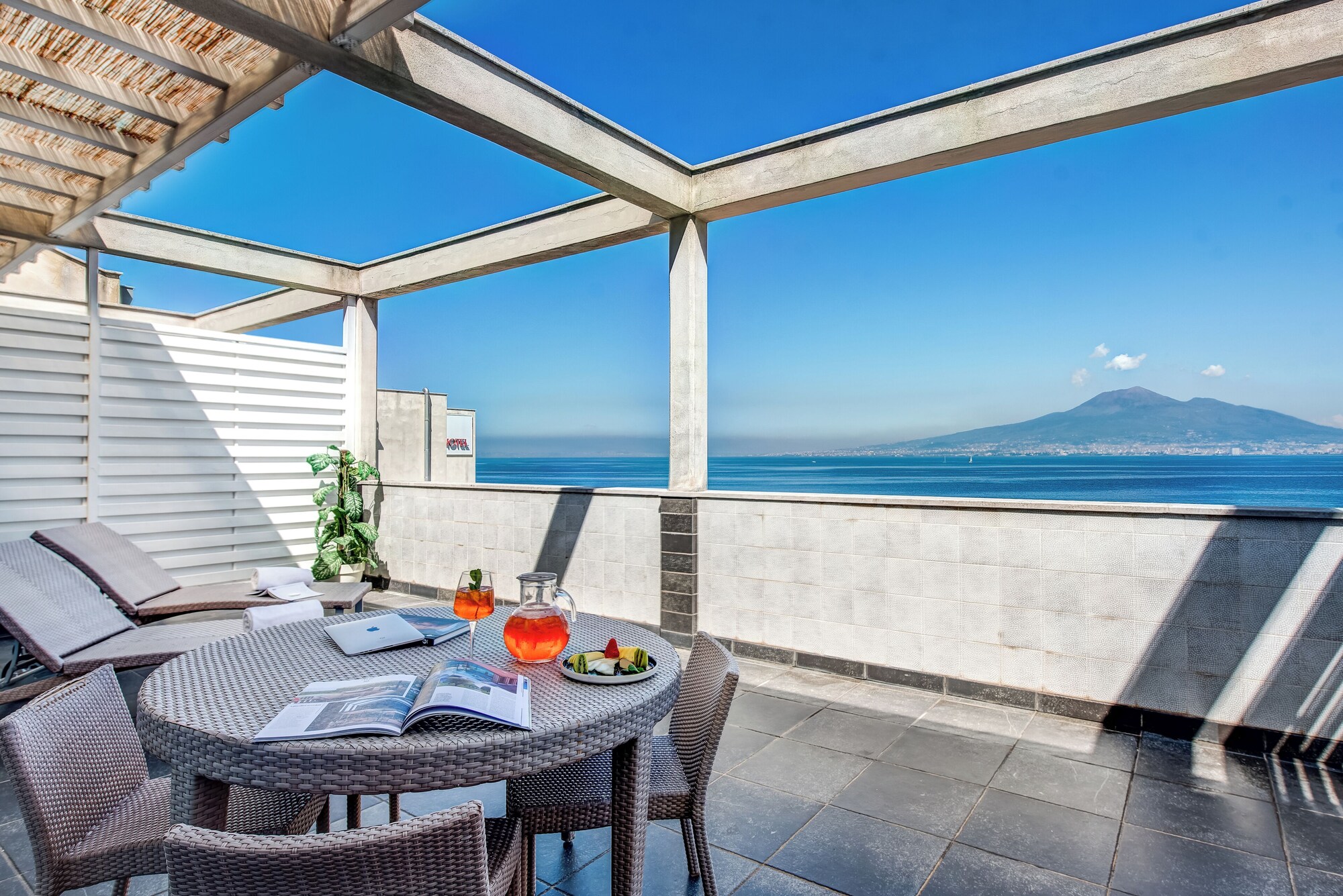 全景套房， 露台， 海景