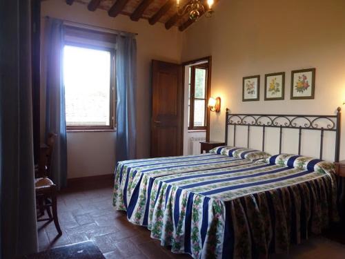 带露台的四卧室公寓