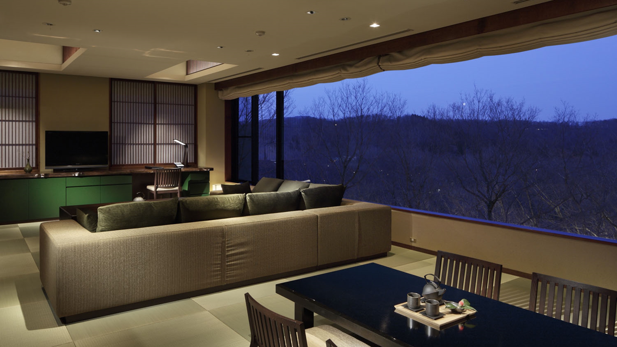 奢华套房和洋式双床房，山脉及河景无烟房（带温泉风吕的全景套房，112平方米）