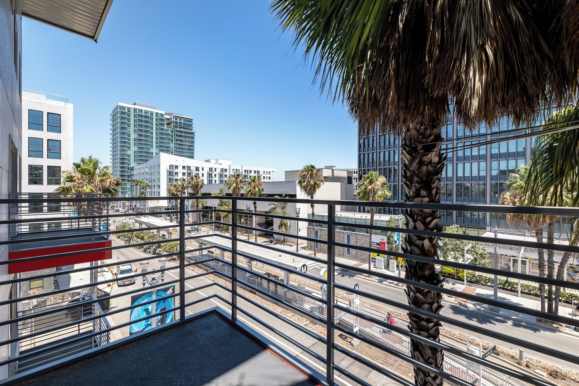 豪华大床房带阳台-禁烟