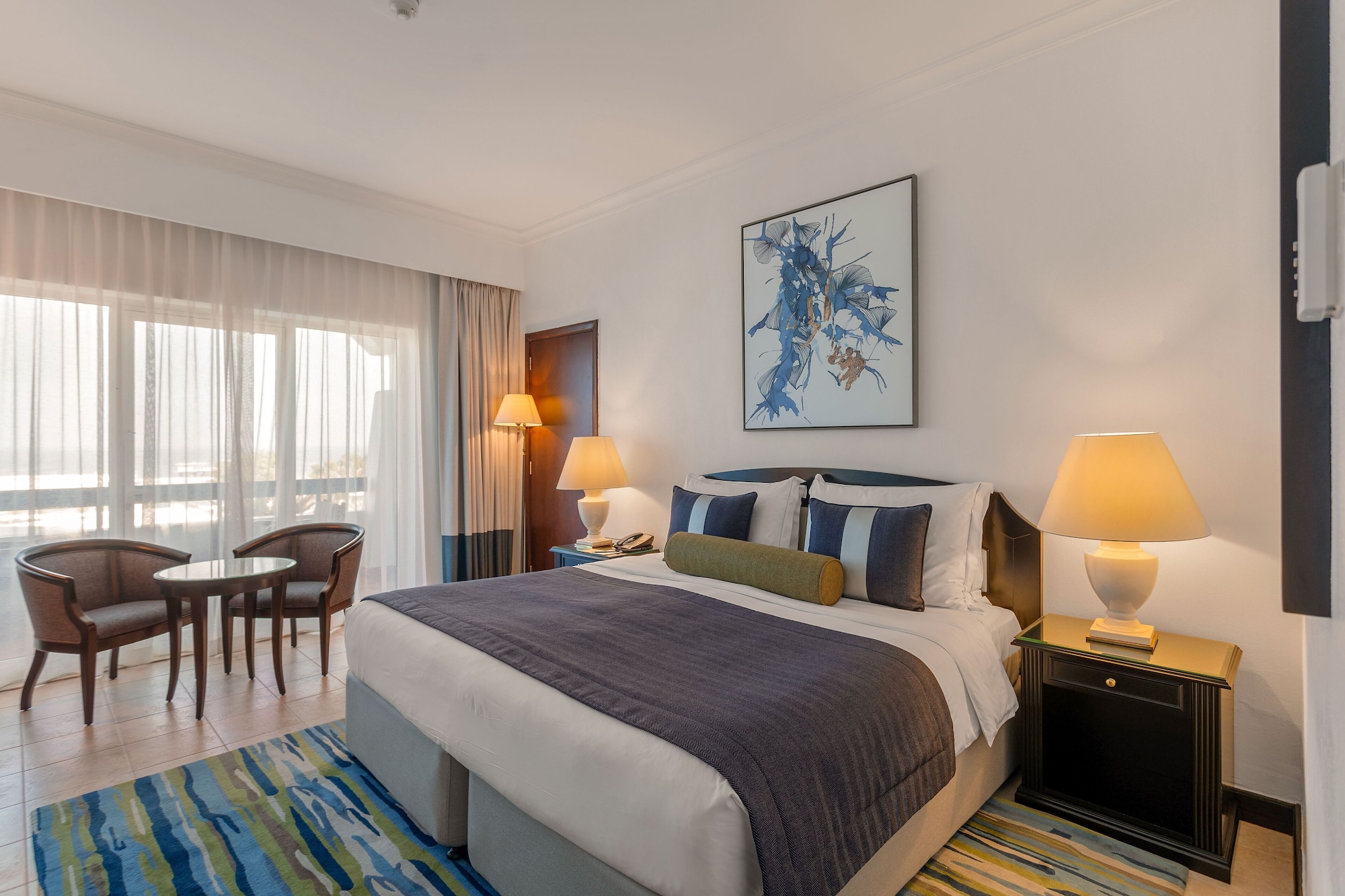 享有部分海景的高级特大床间