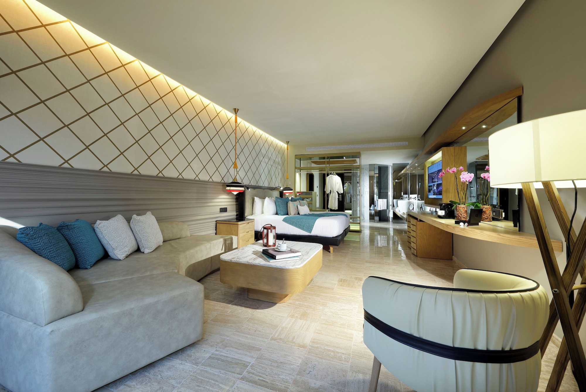 池畔小型套房 - 带按摩浴缸露台