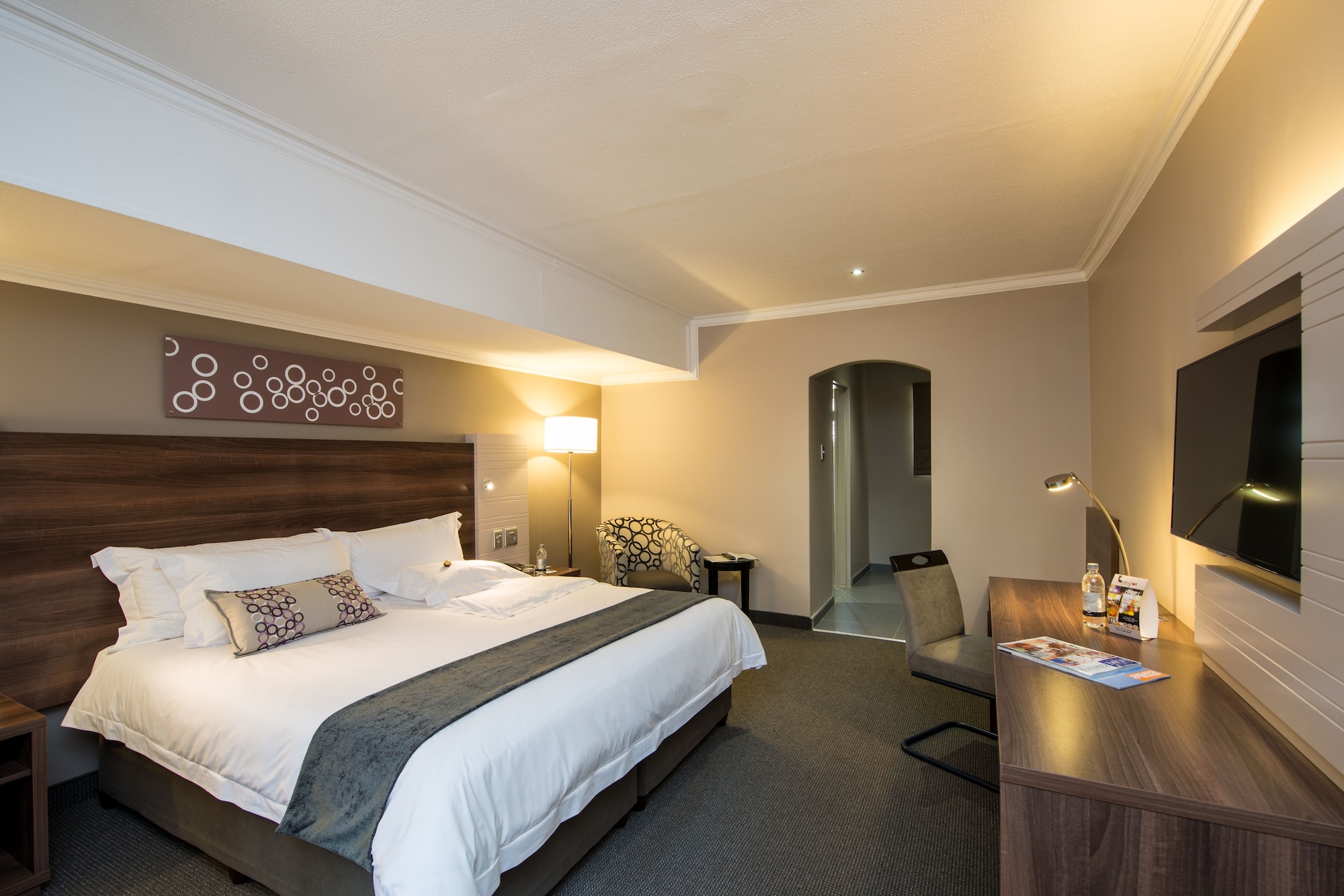 行政房， 1张特大床 （Silverbirch King 4*）