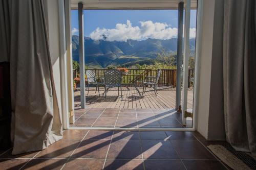 带山景的双人间