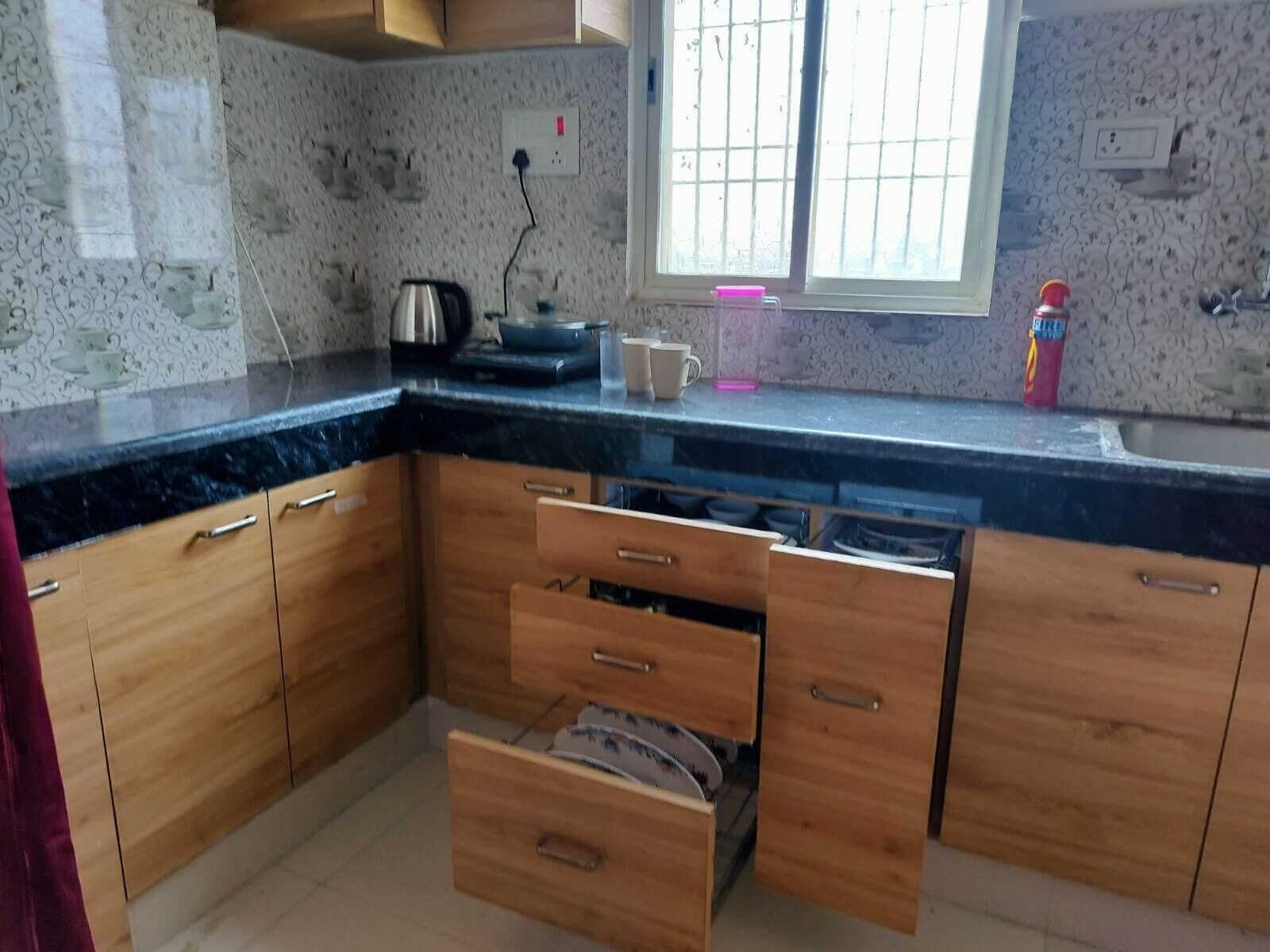 奢华公寓， 多张床， 阳台， 城市景观